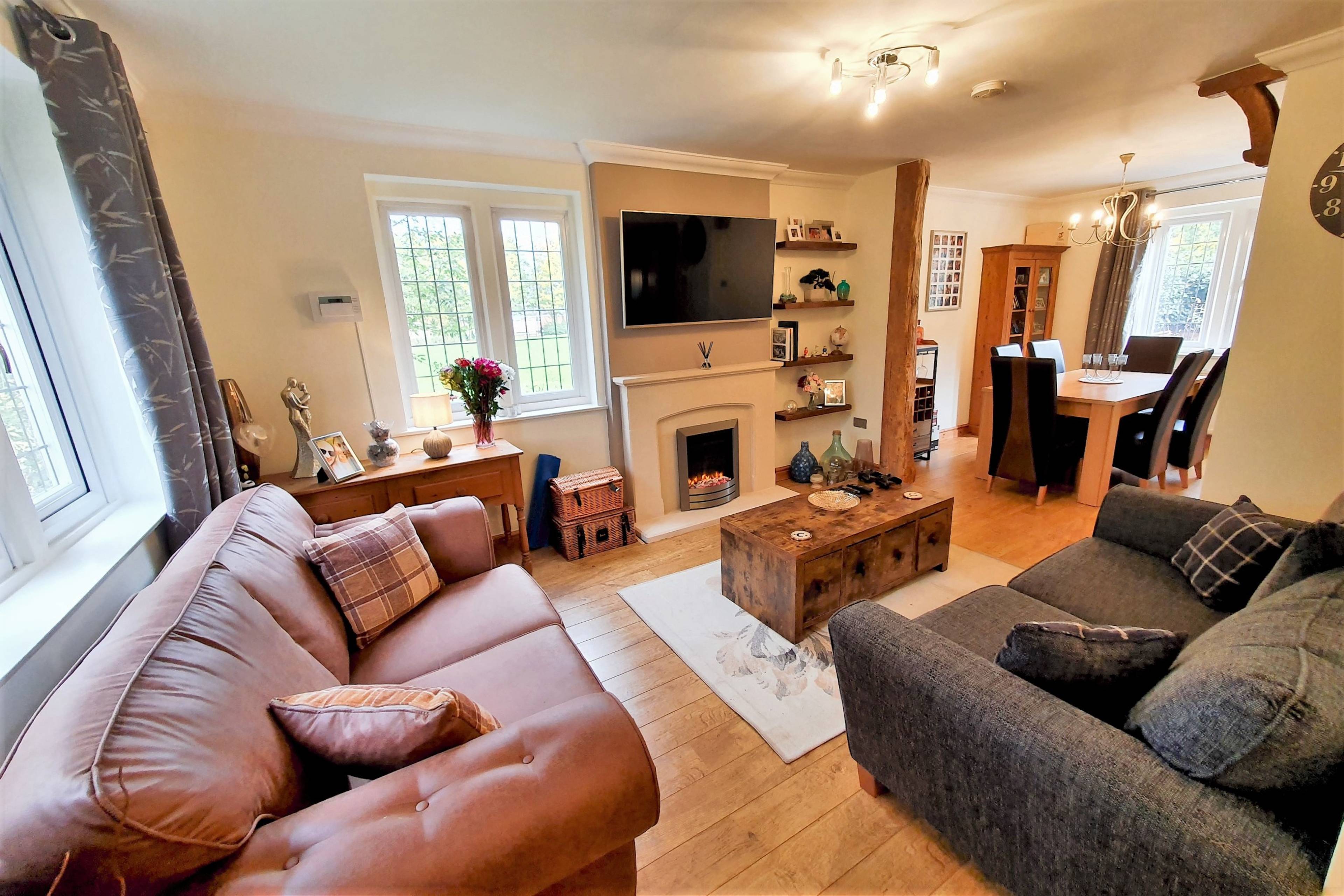 Lounge/Dining Room