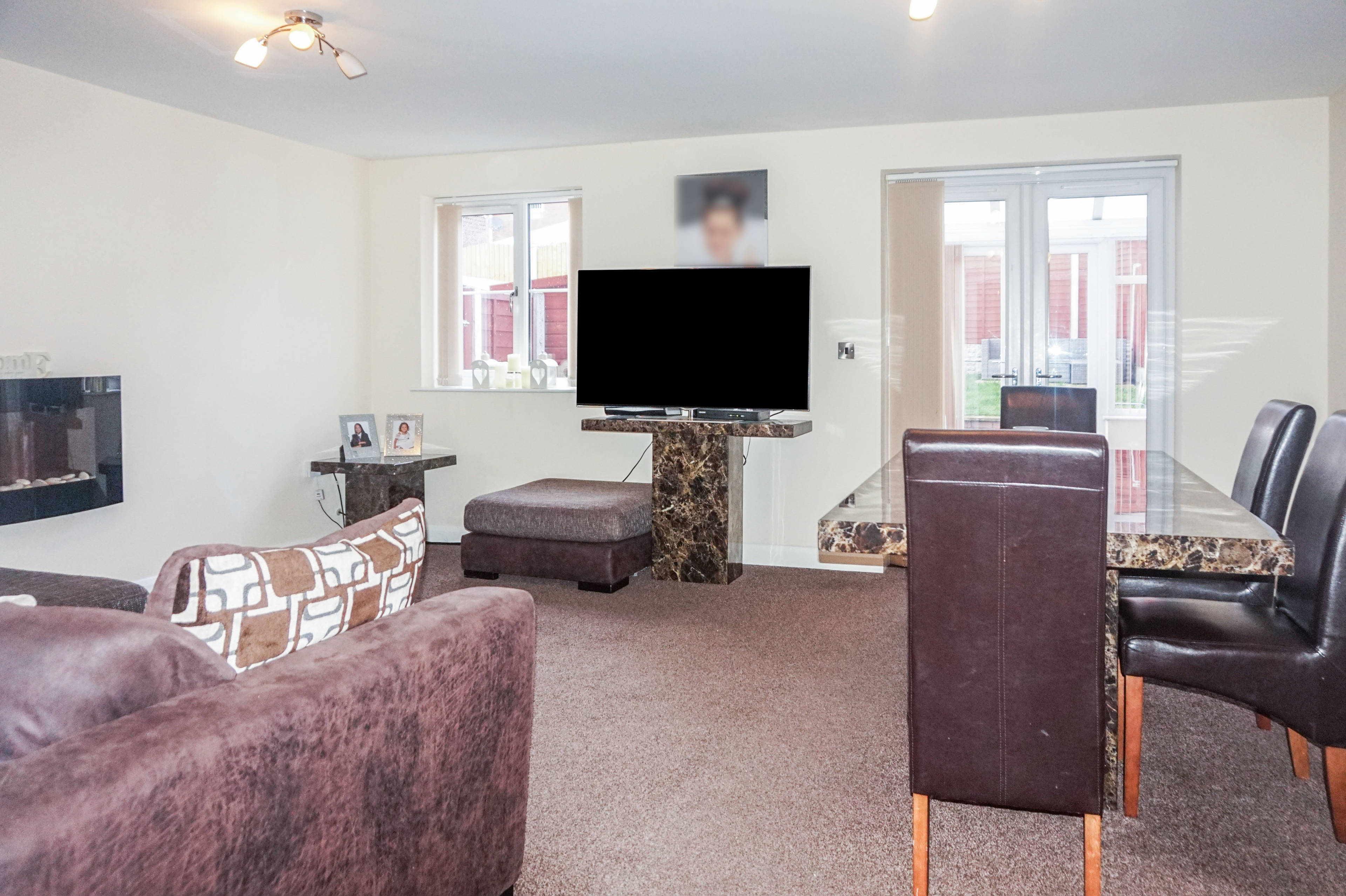 Lounge/Dining Room