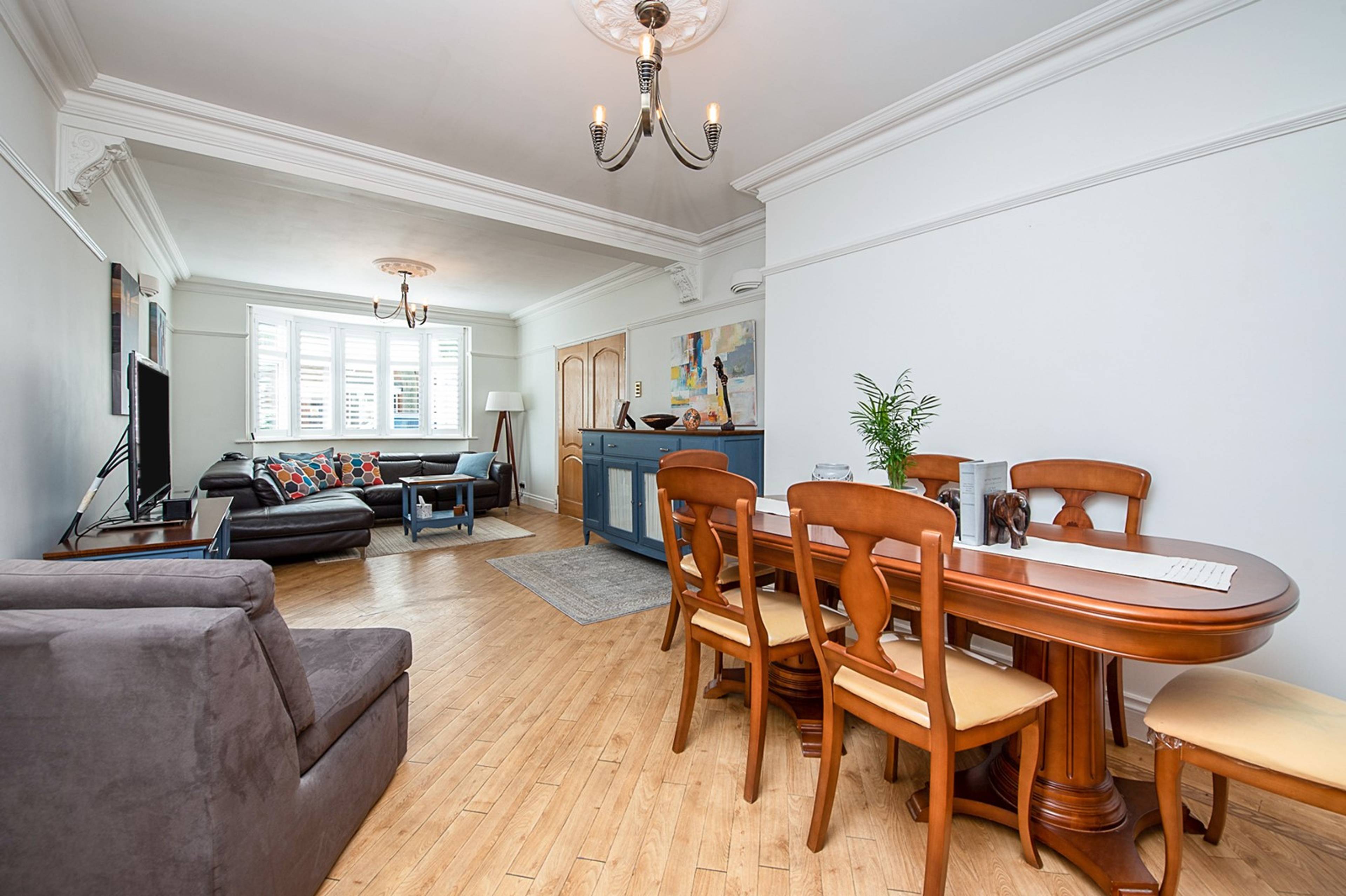 Lounge/Dining Room