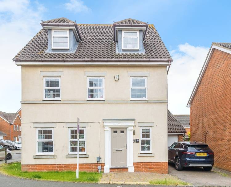 5 bedroom detached house