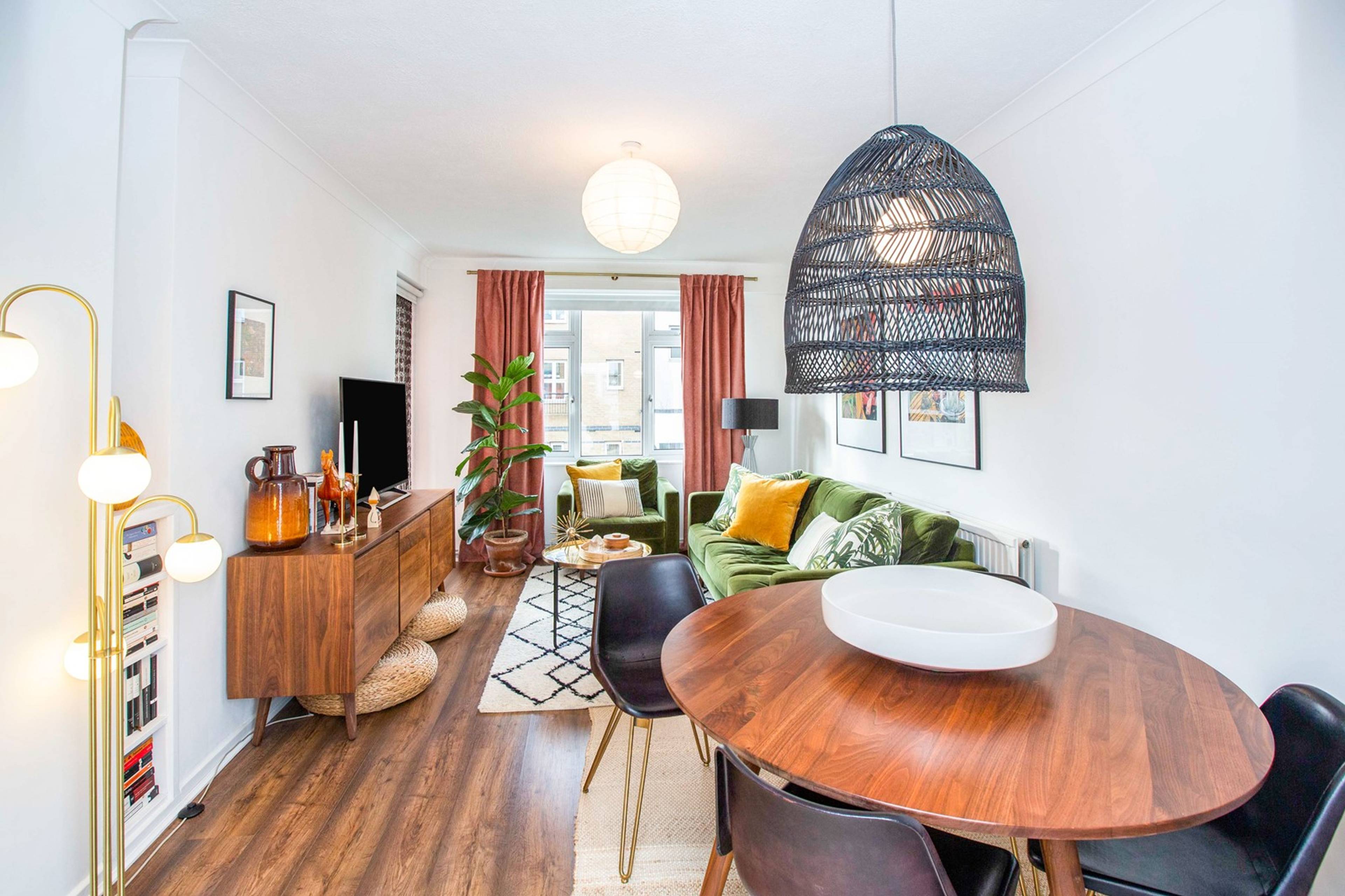 Lounge/Dining Room