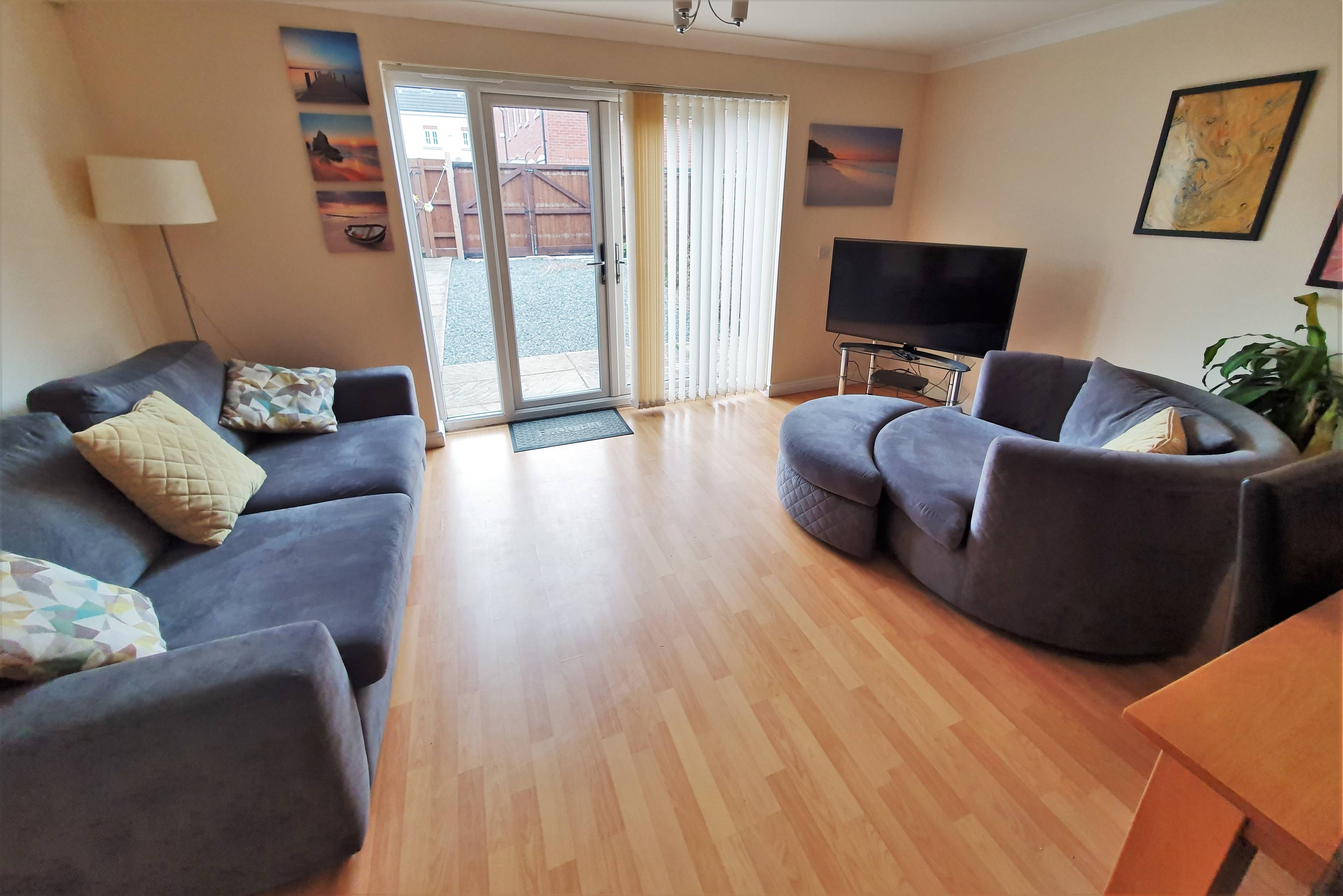 Lounge/Dining Room