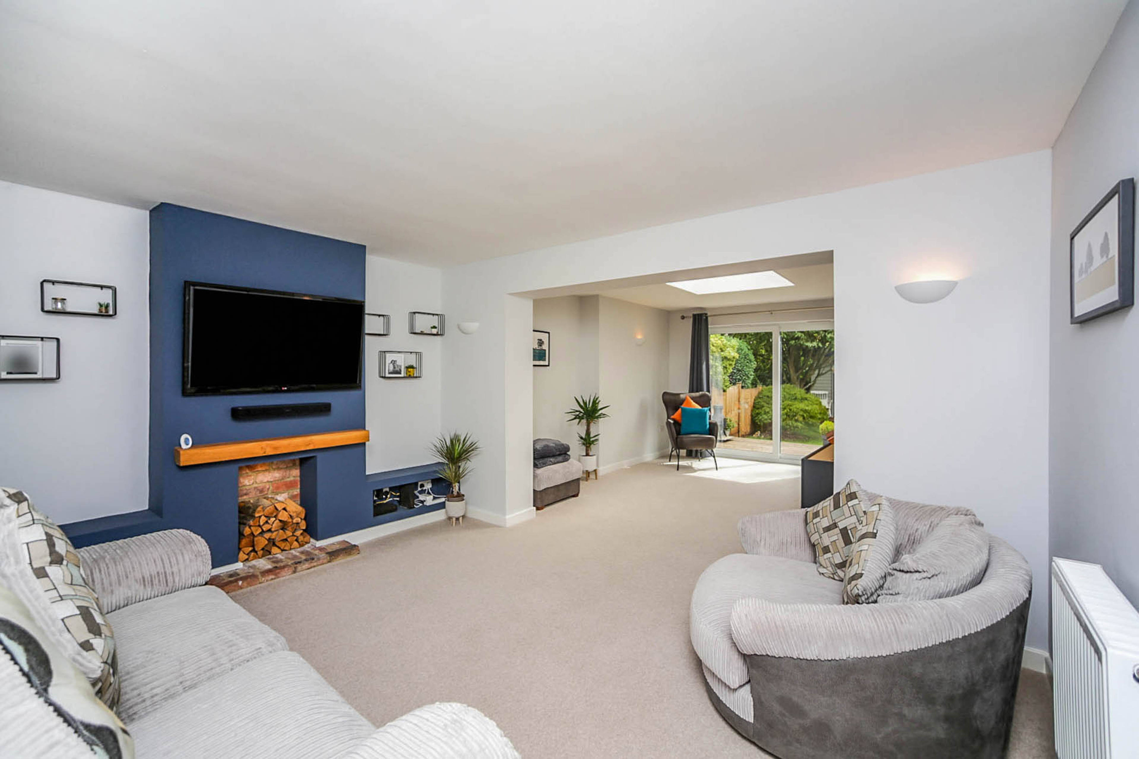 Lounge/Dining Room