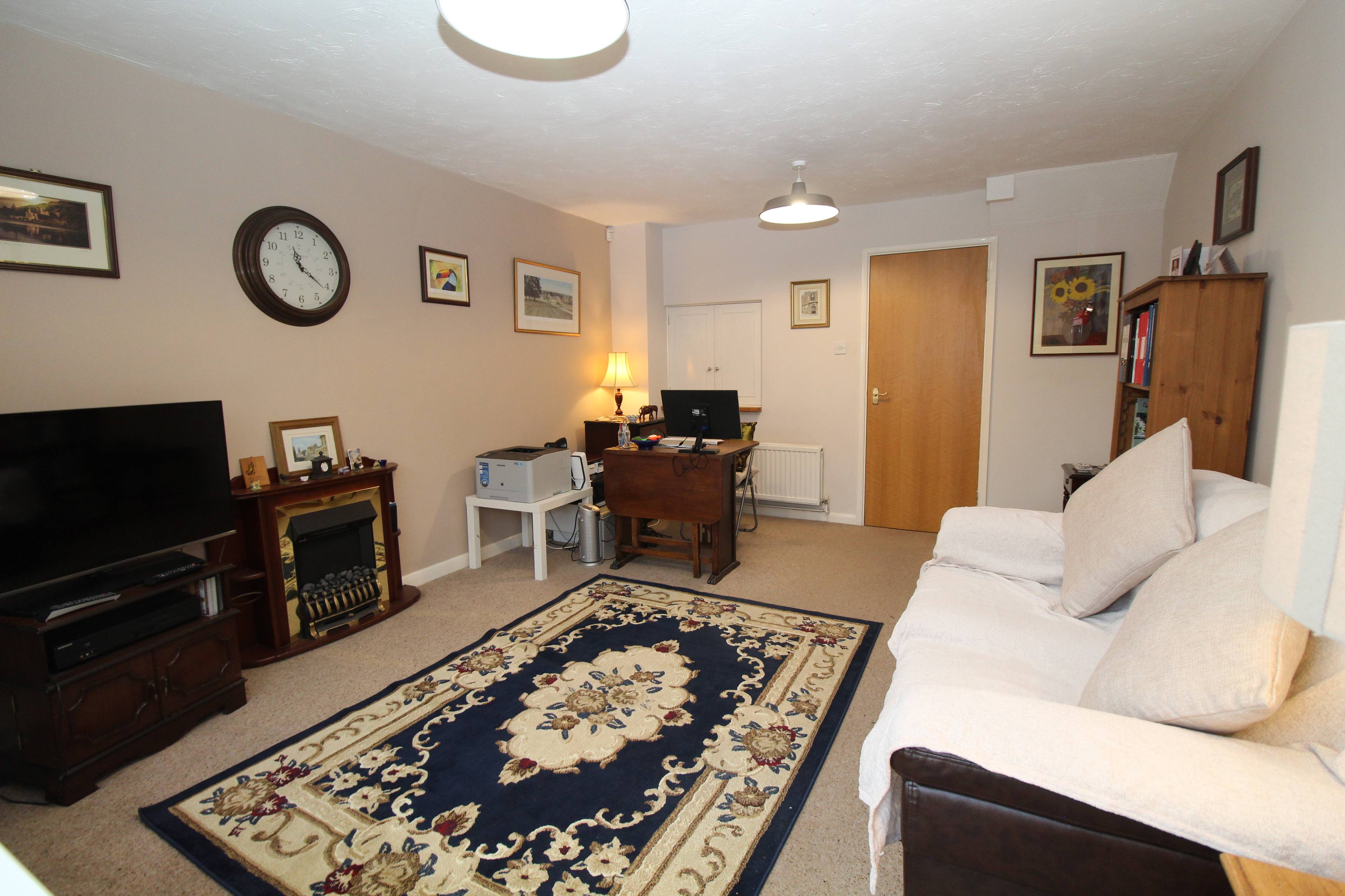 Lounge/Dining Room