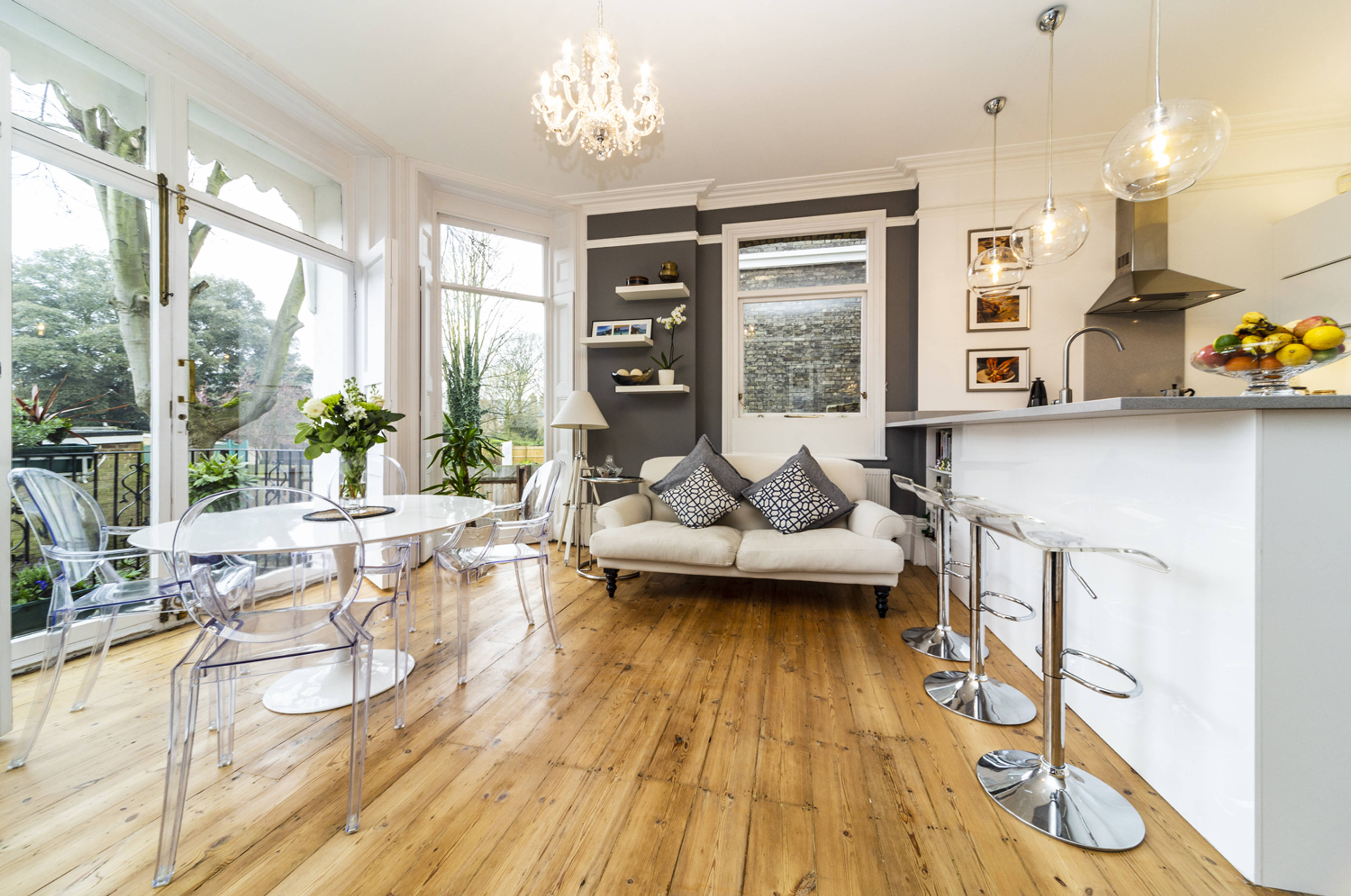 Lounge / Kitchen