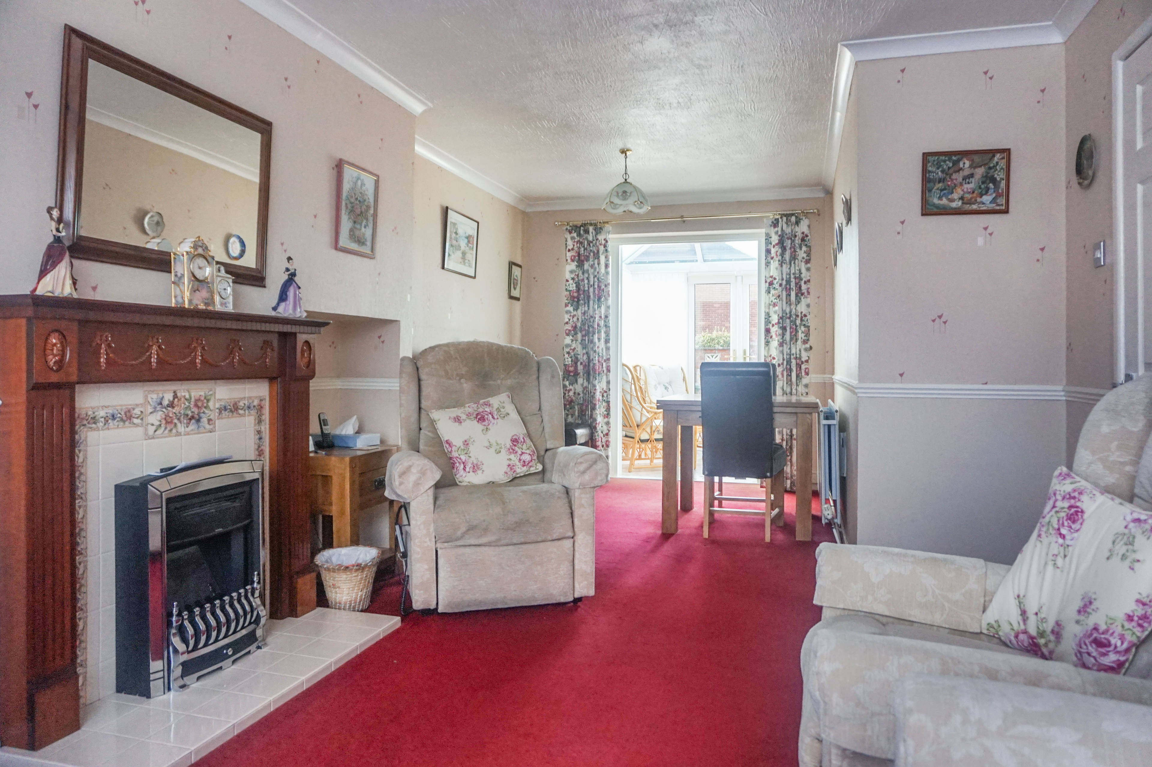 Lounge/Dining Room