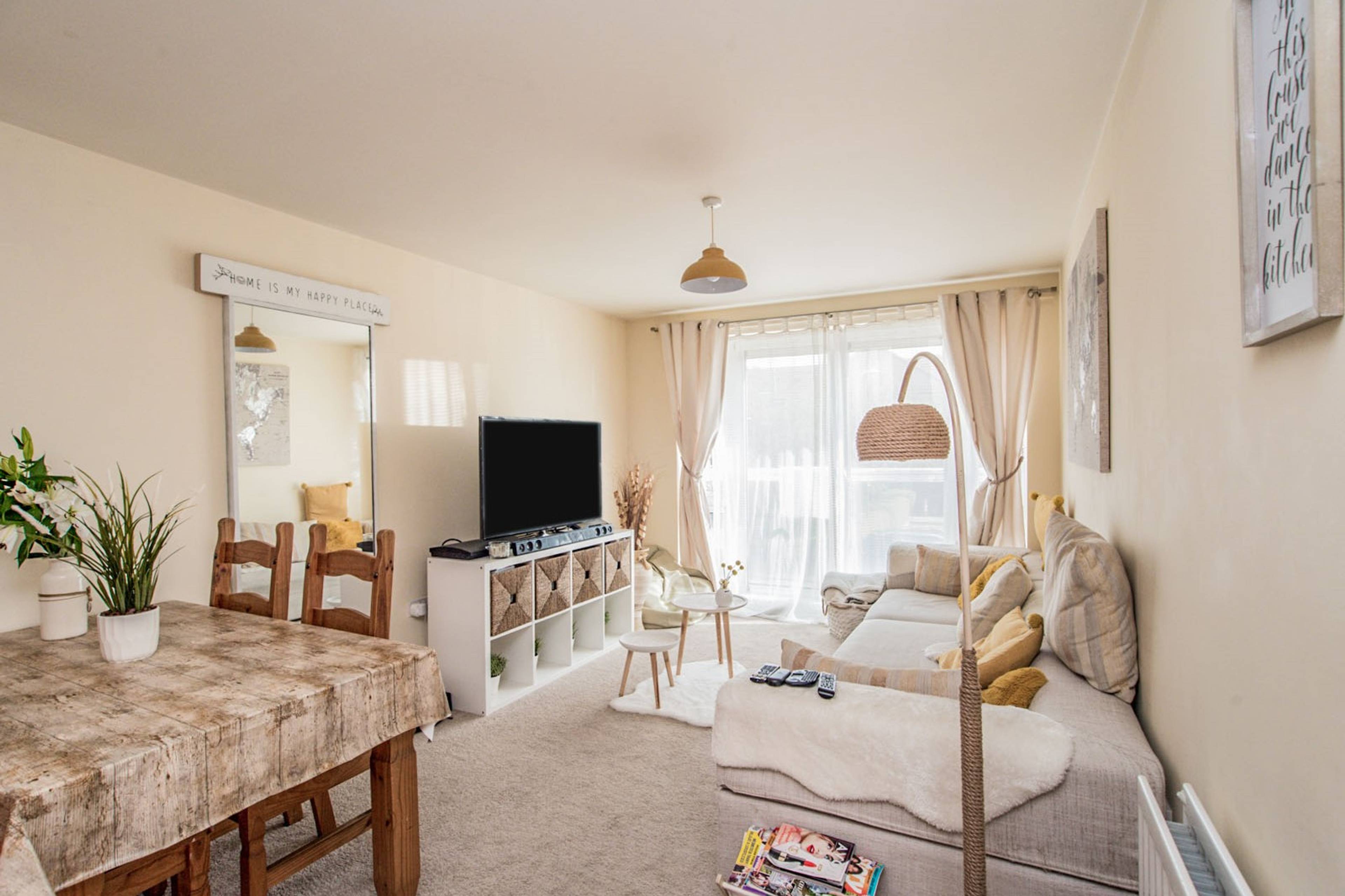 Lounge/Dining Room