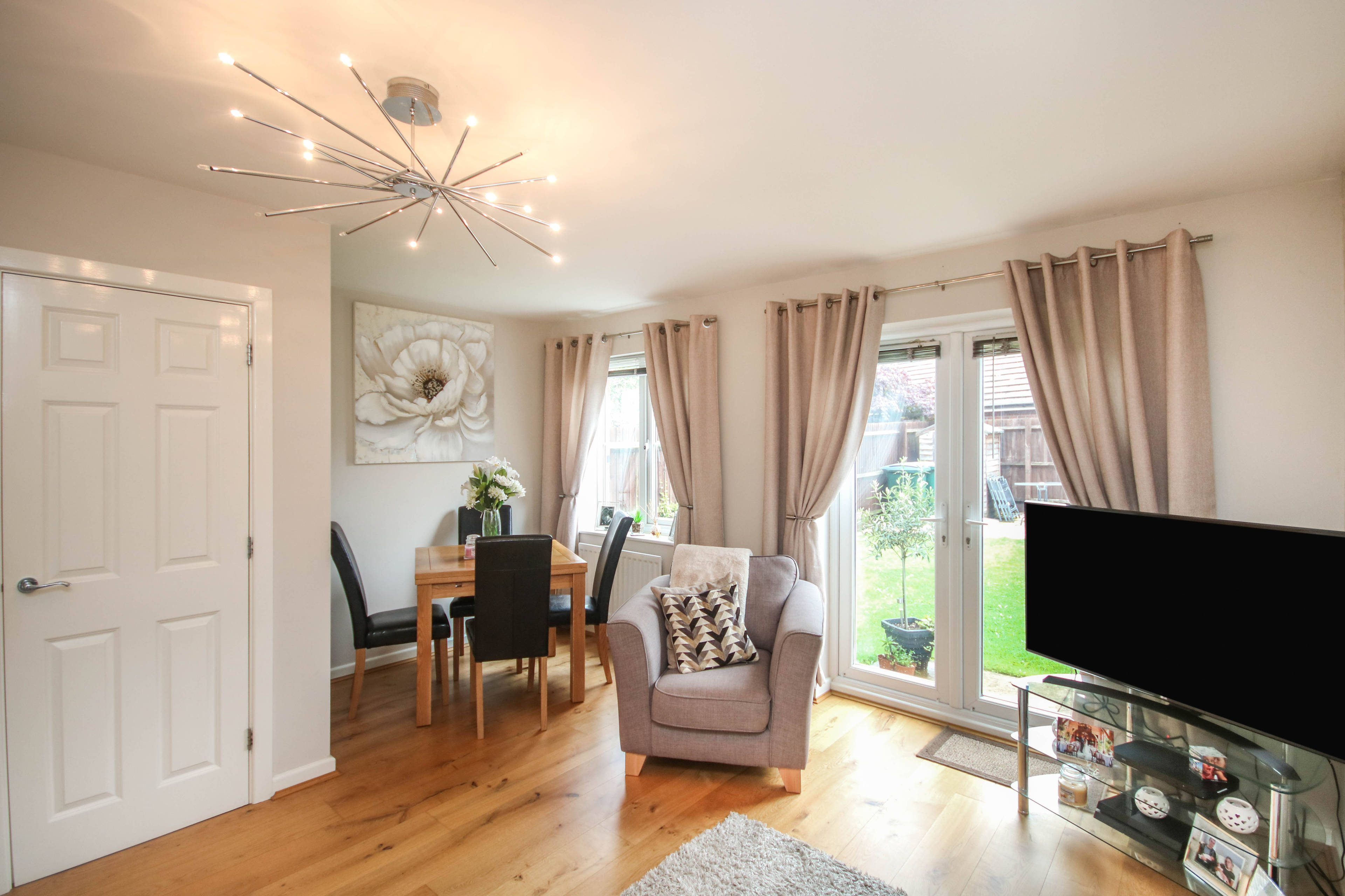 Lounge/Dining Room