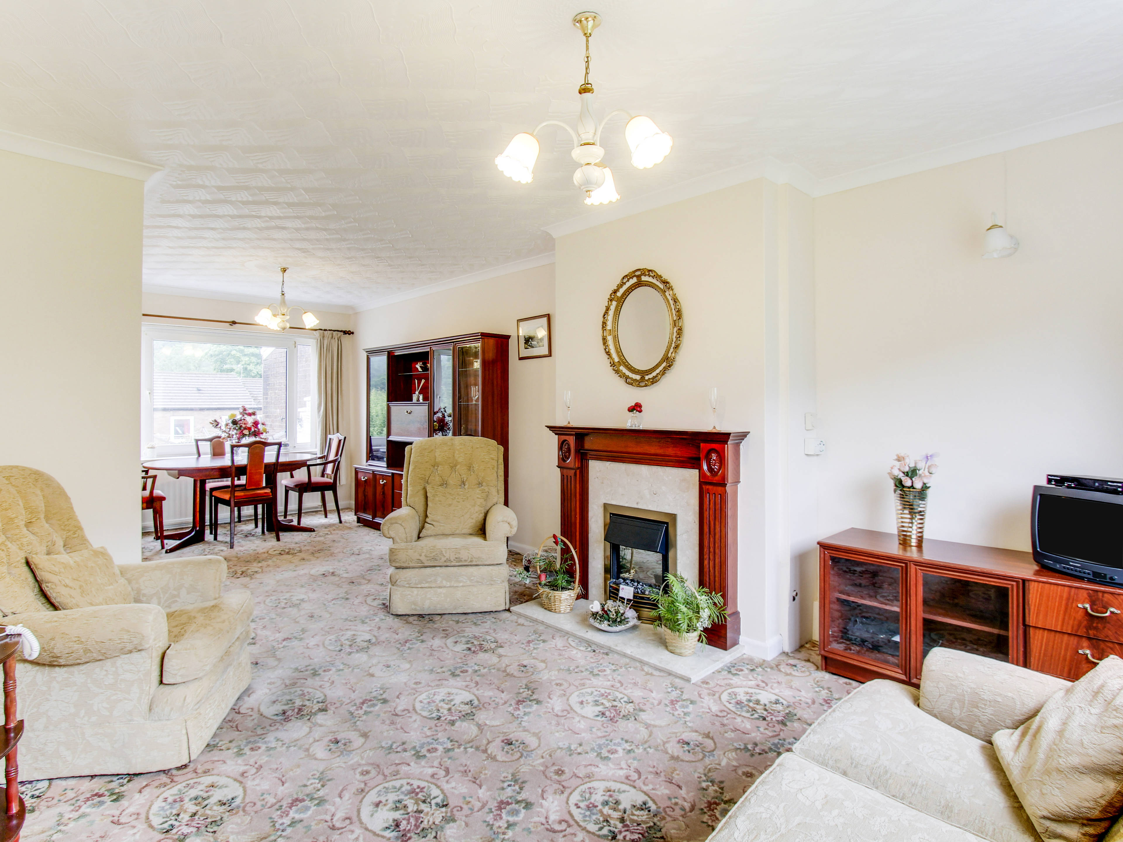 Lounge/Dining Room