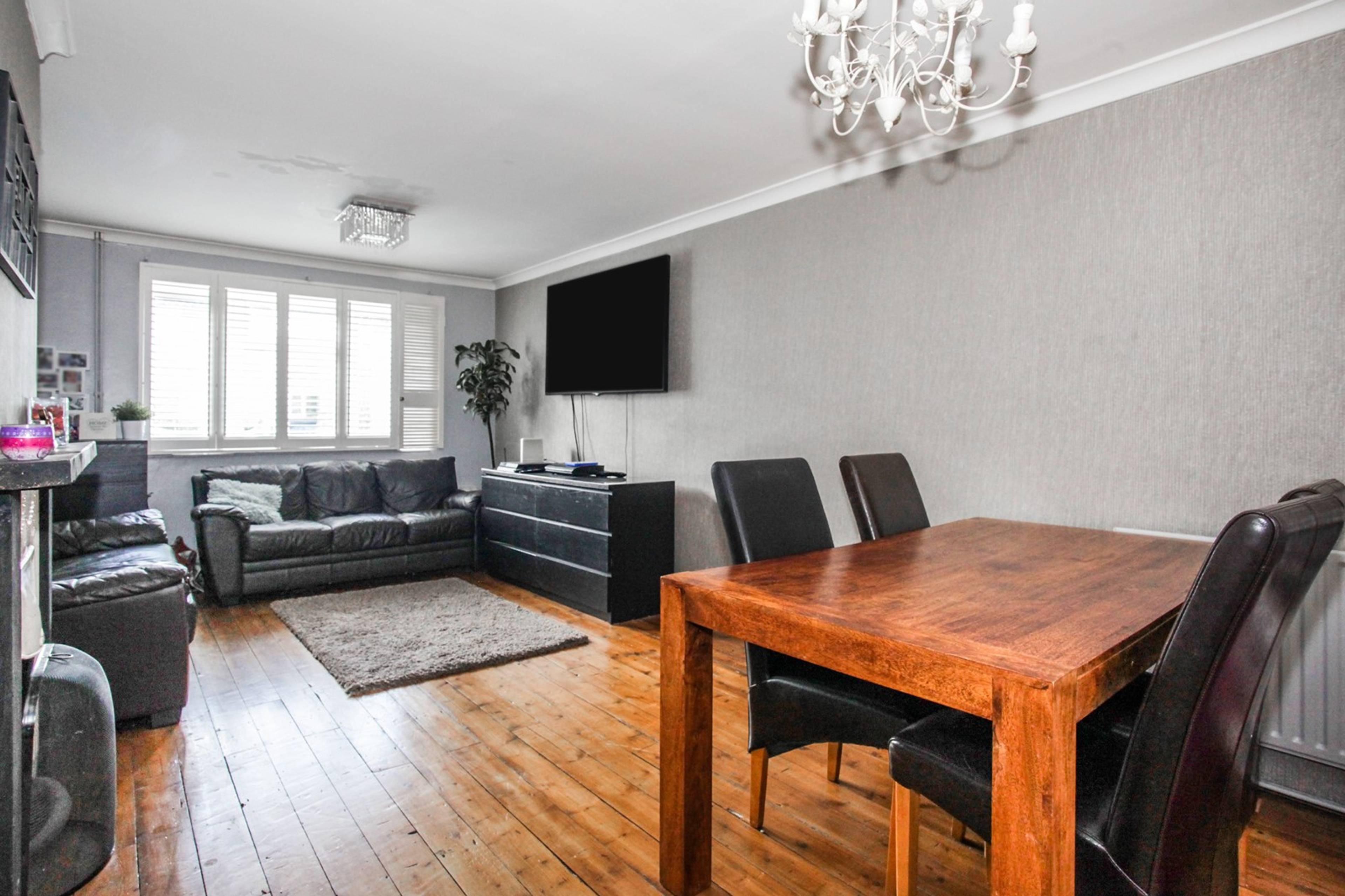 Lounge/Dining Room