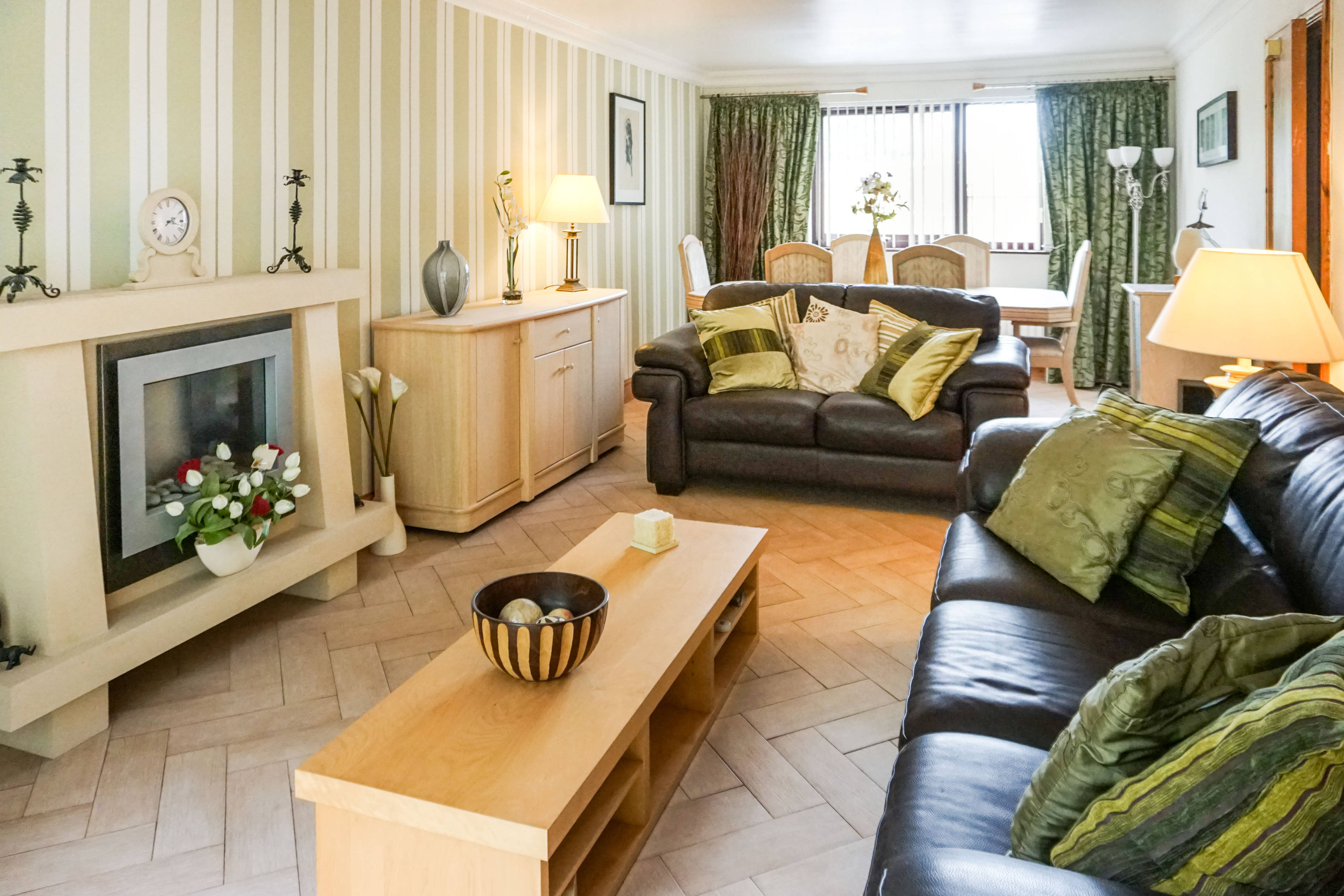 Lounge/Dining Room