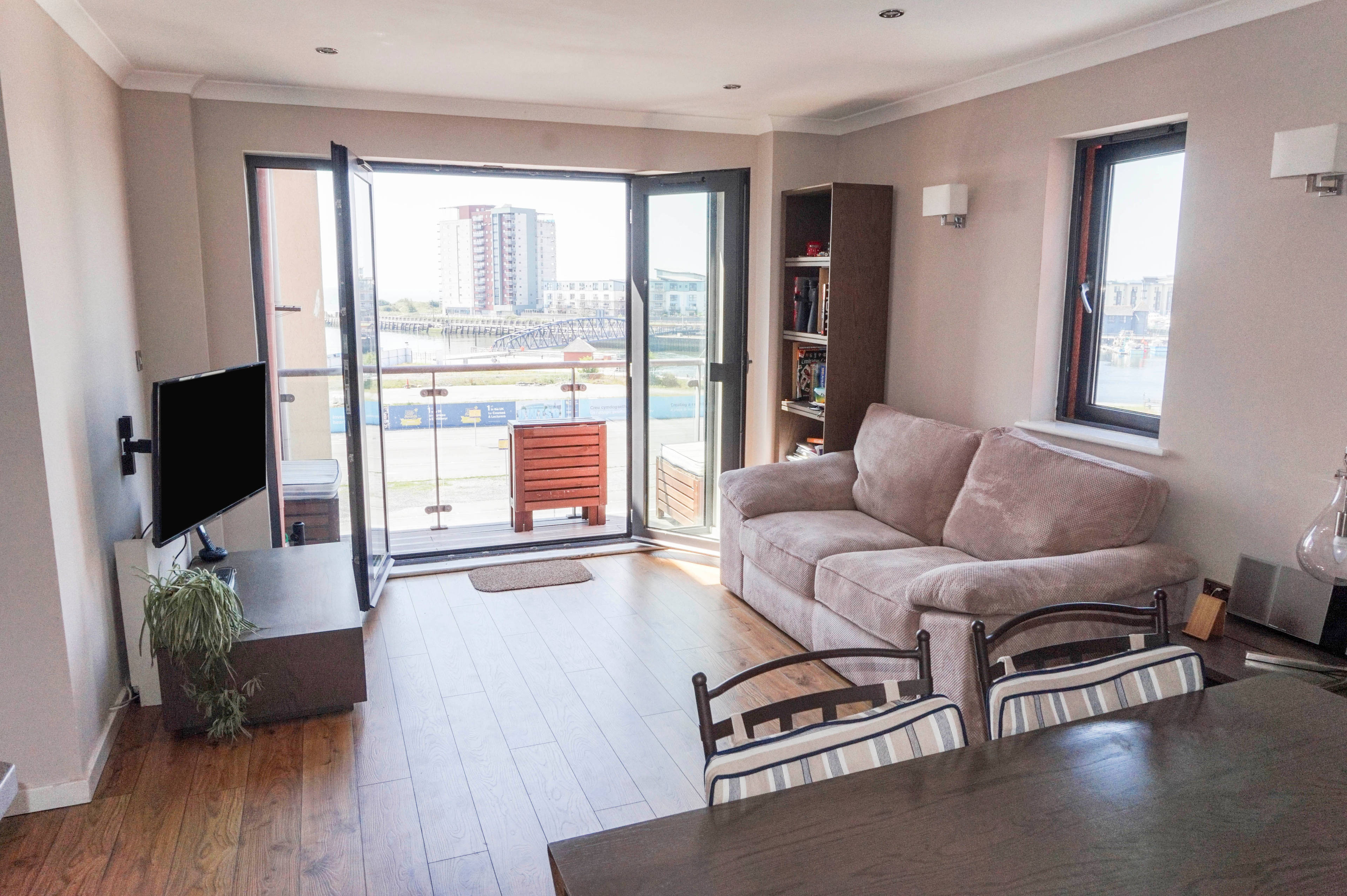 Lounge/Dining Room