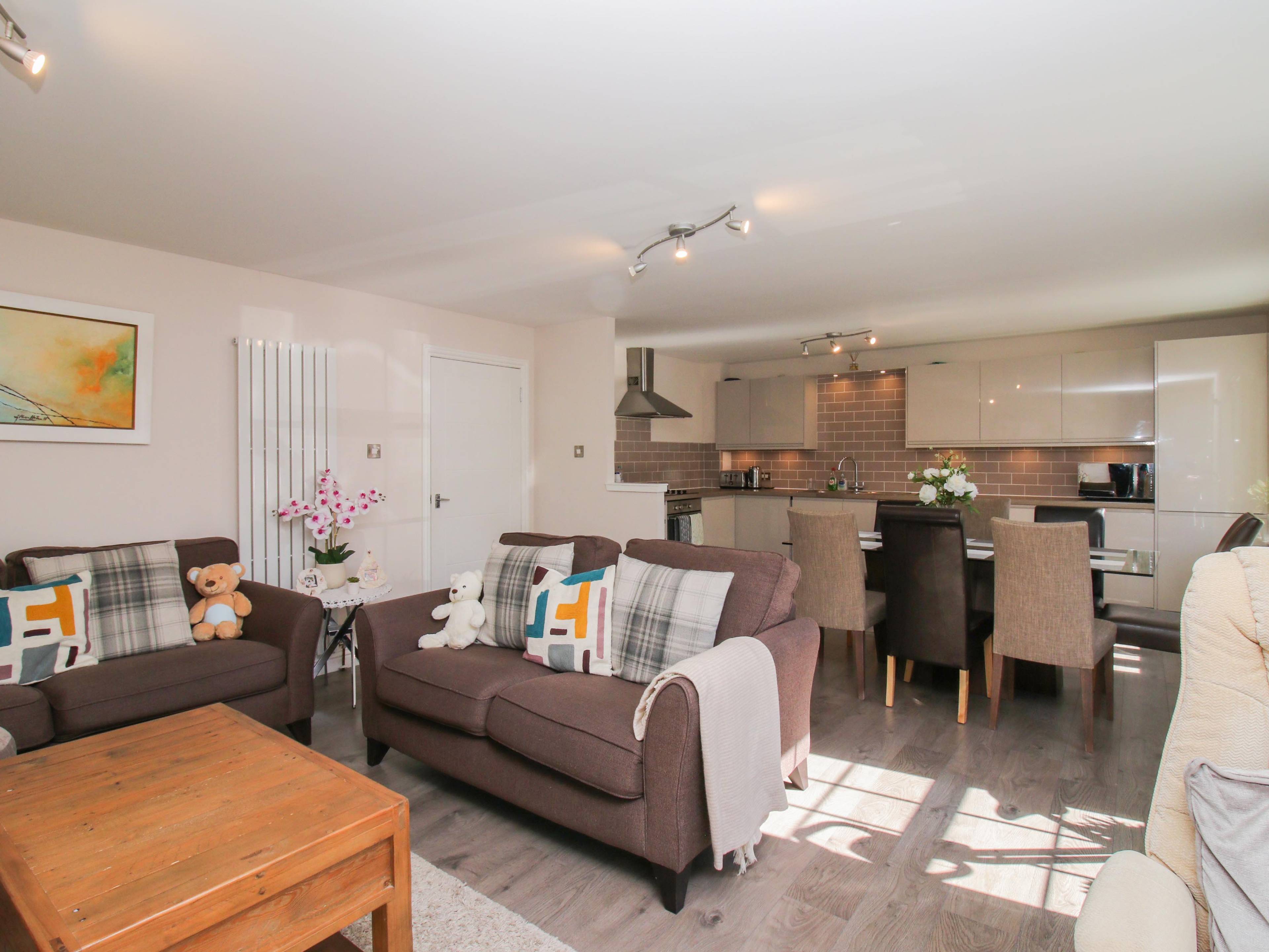 Lounge / Kitchen