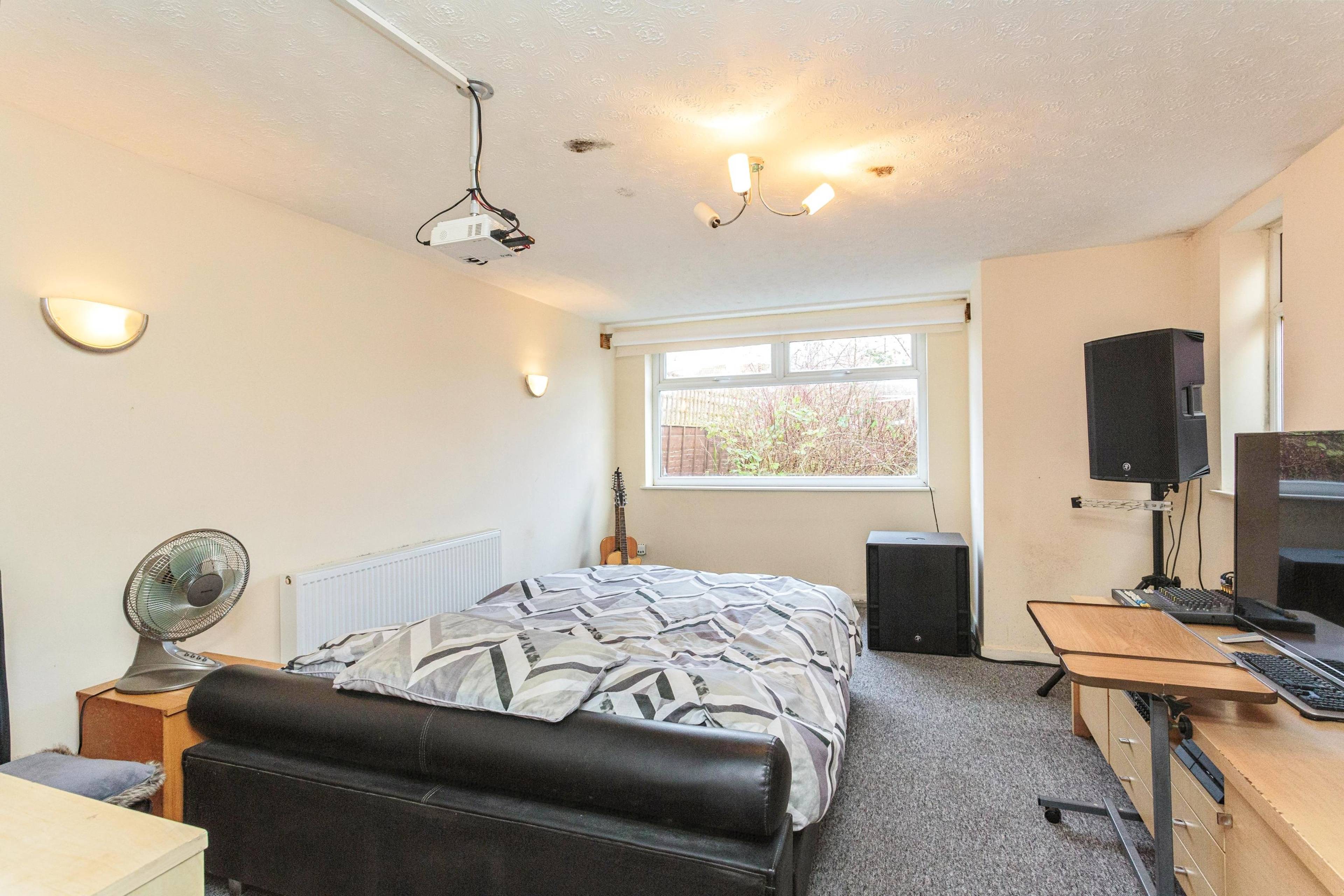 Living Room/Bedroom
