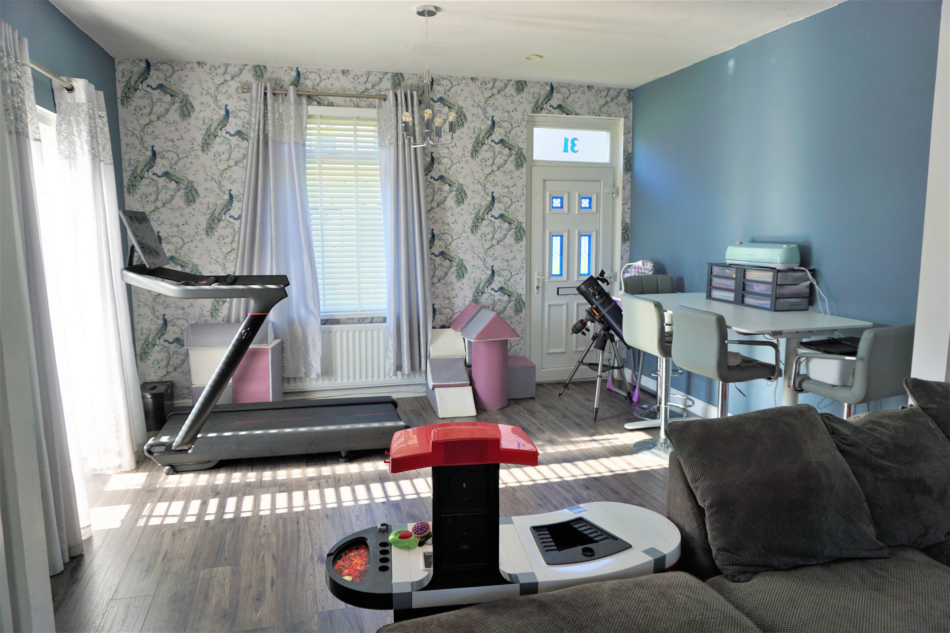 Lounge/Dining Room