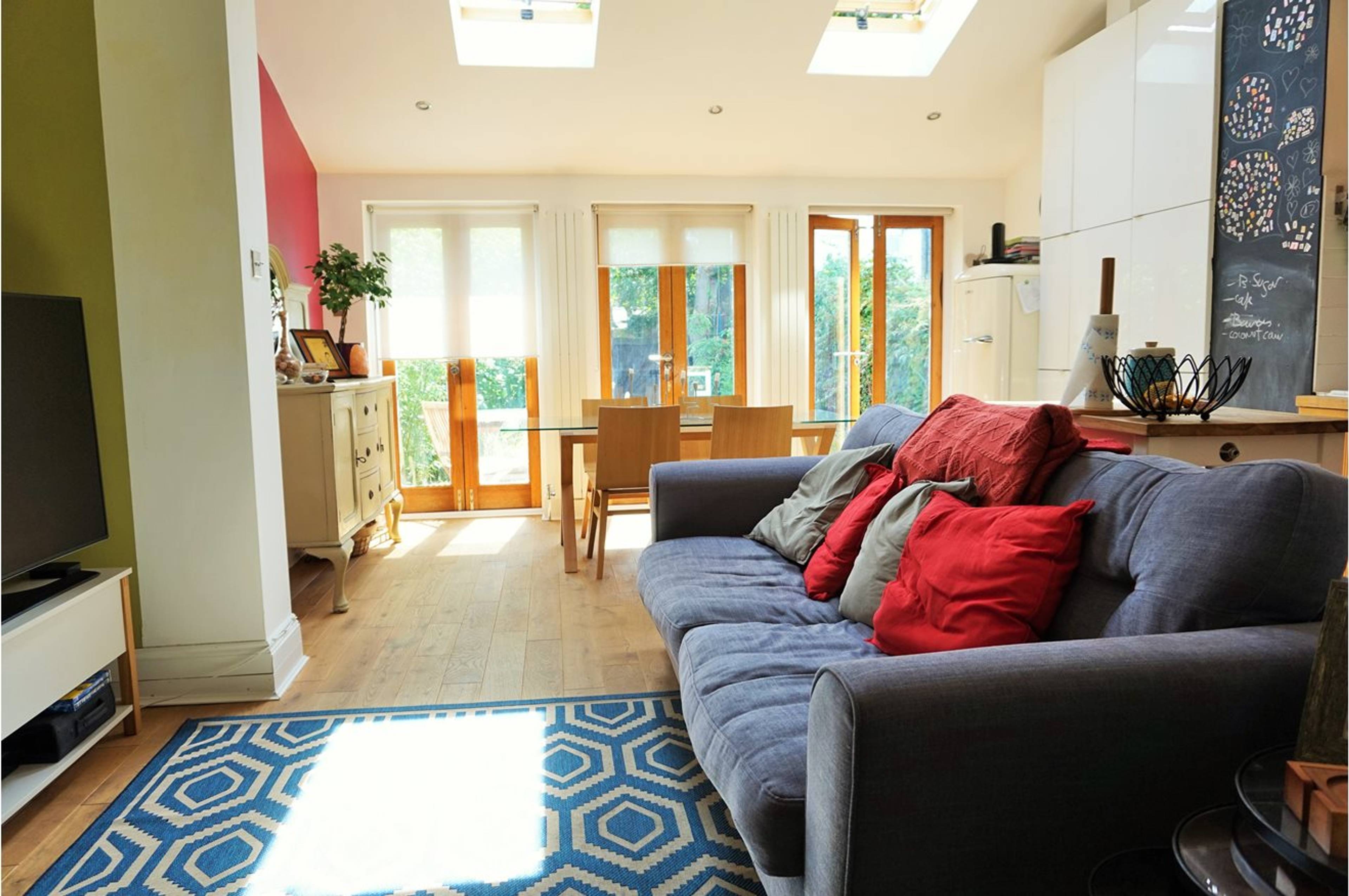 Lounge / Kitchen