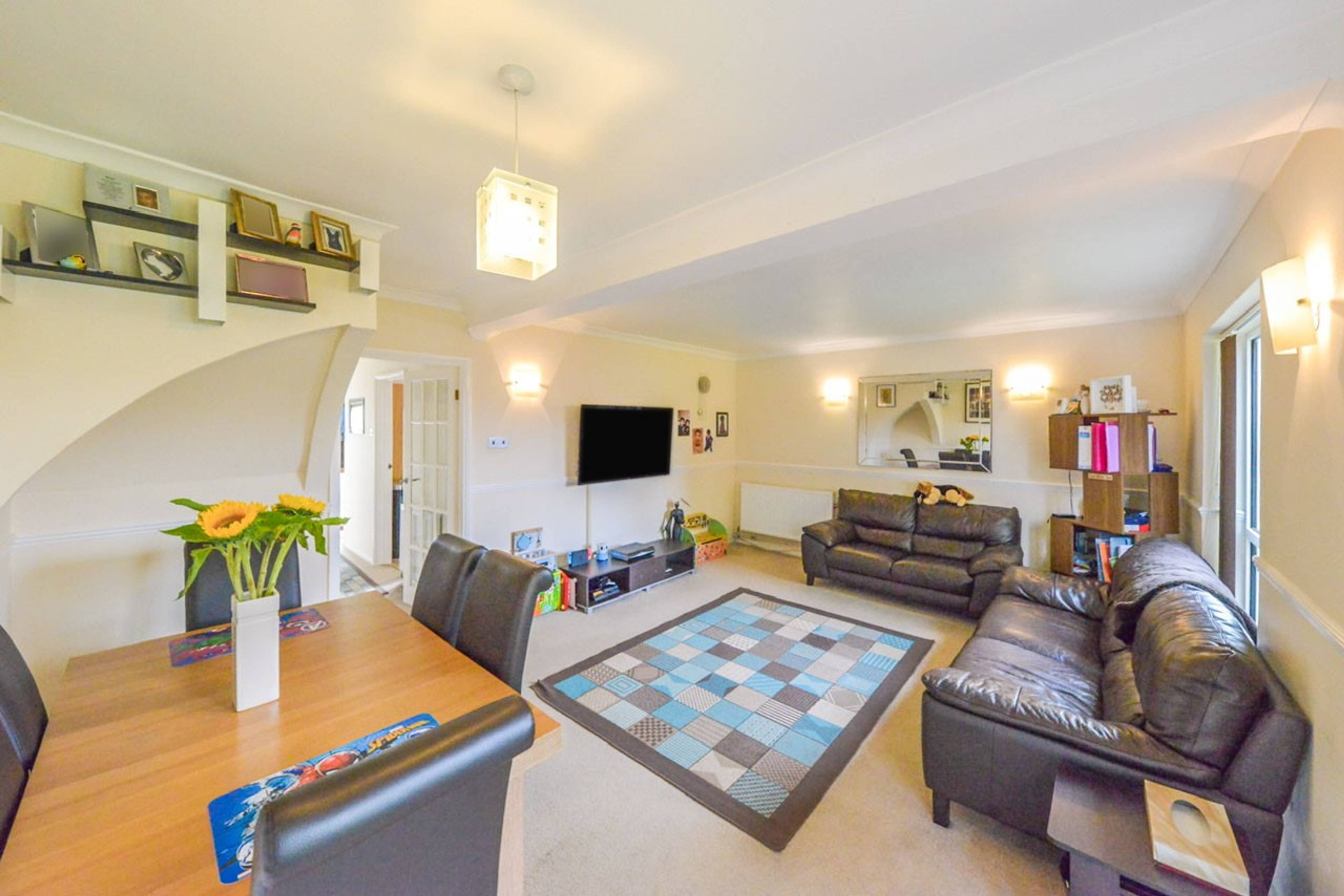 Lounge/Dining Room