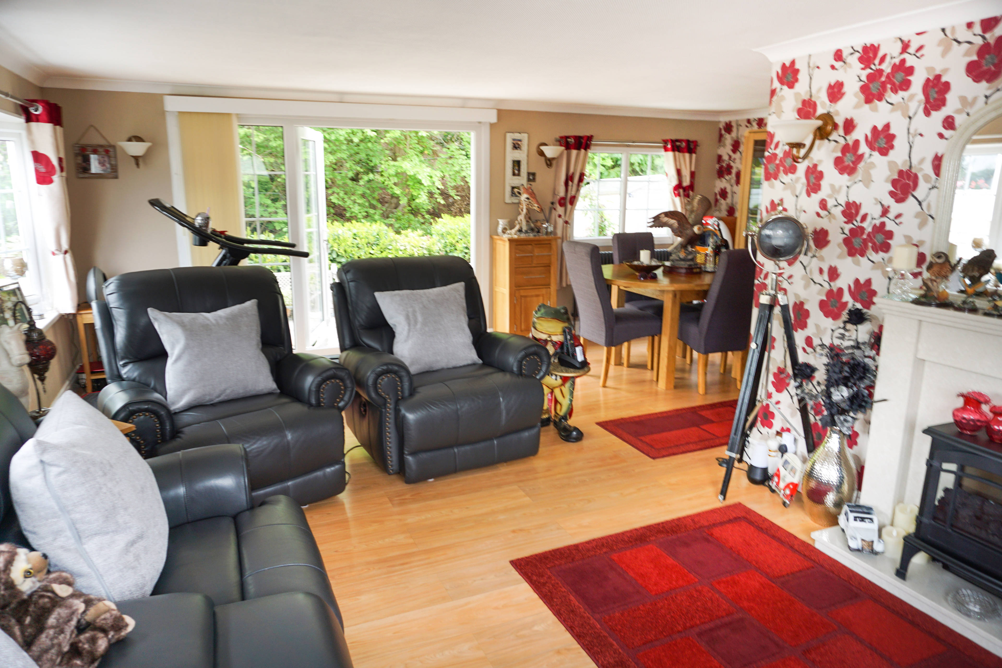 Lounge/Dining Room