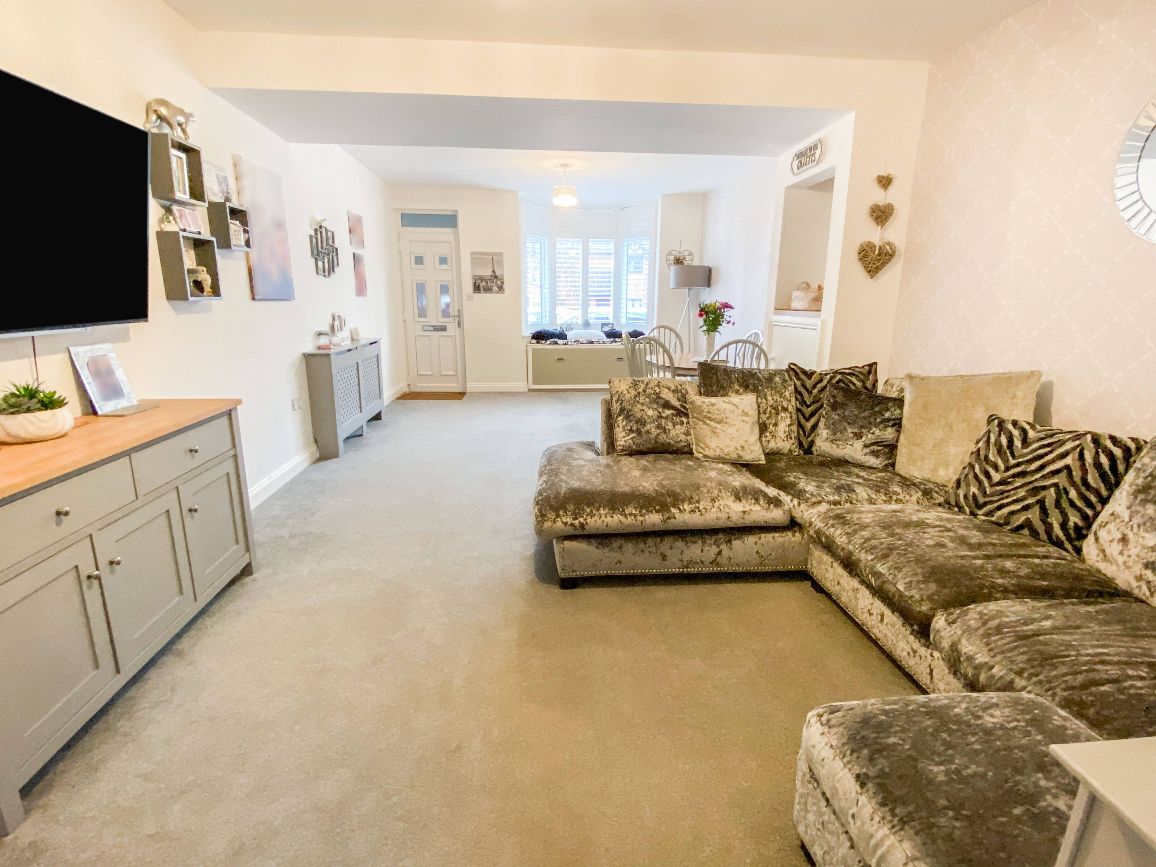 Lounge/Dining Room
