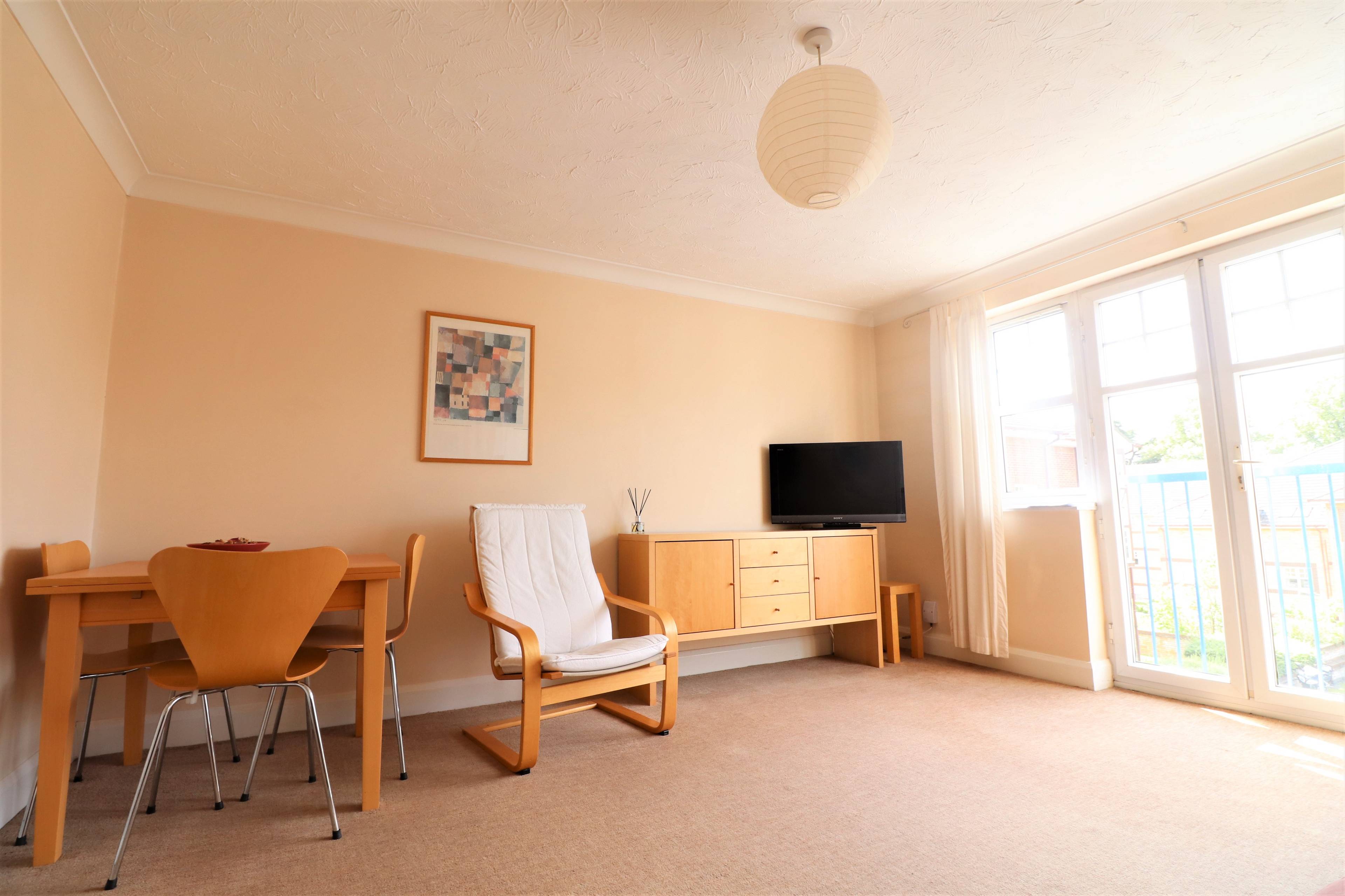 Lounge/Dining Room