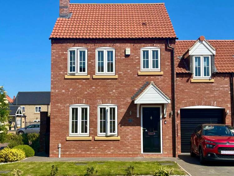 3 bedroom semi-detached house