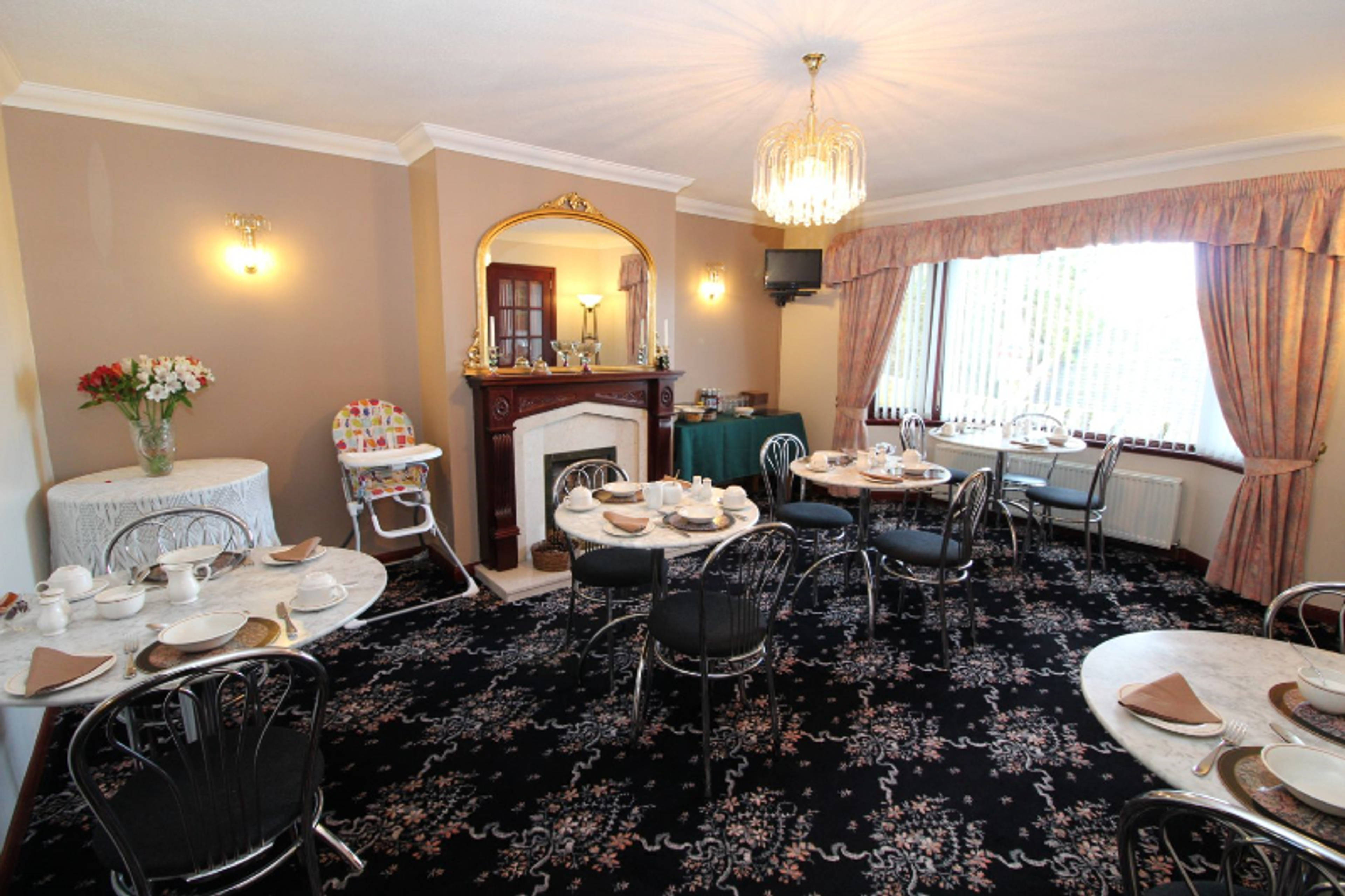 Lounge/Dining Room