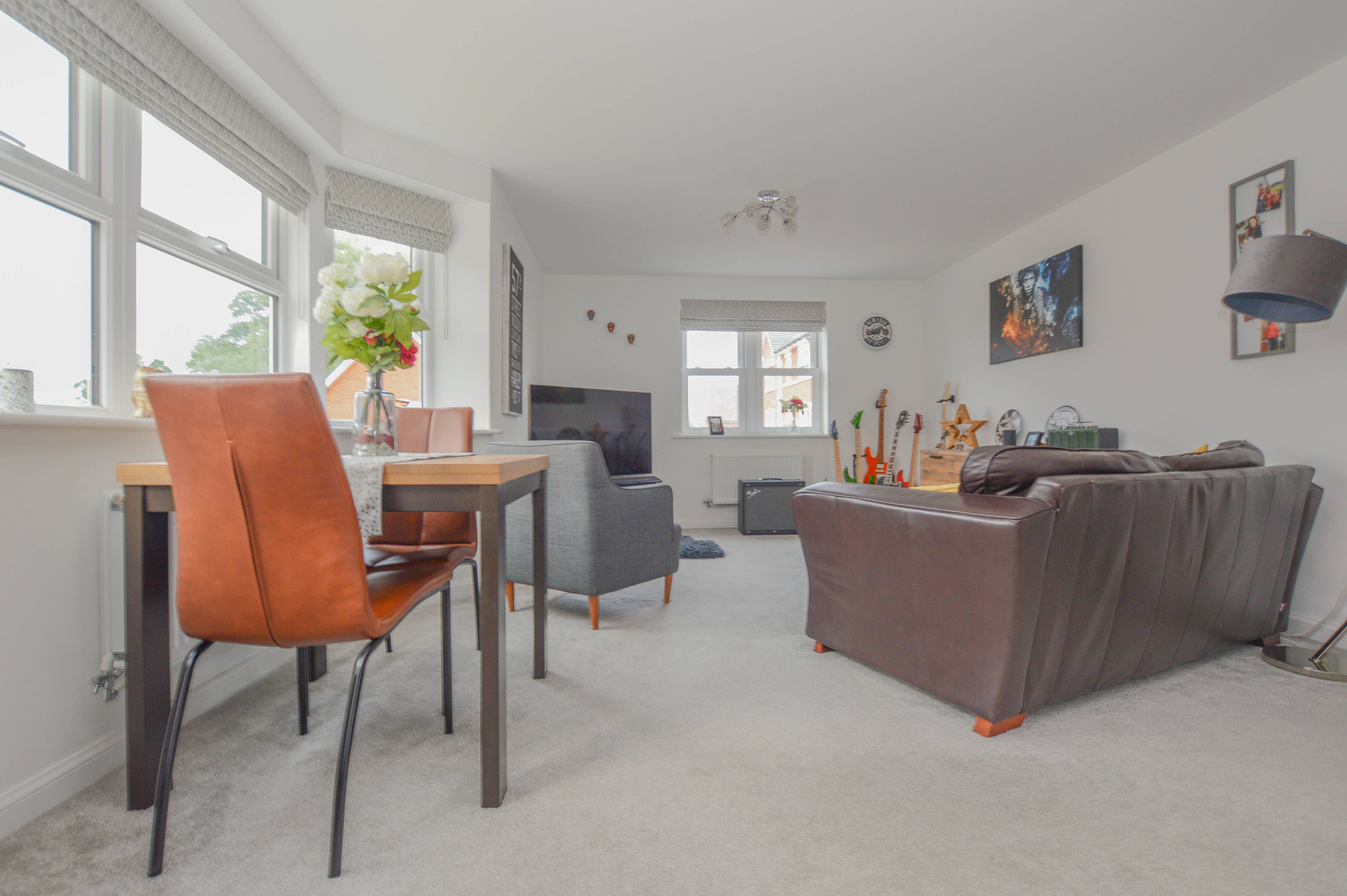 Lounge/Dining Room
