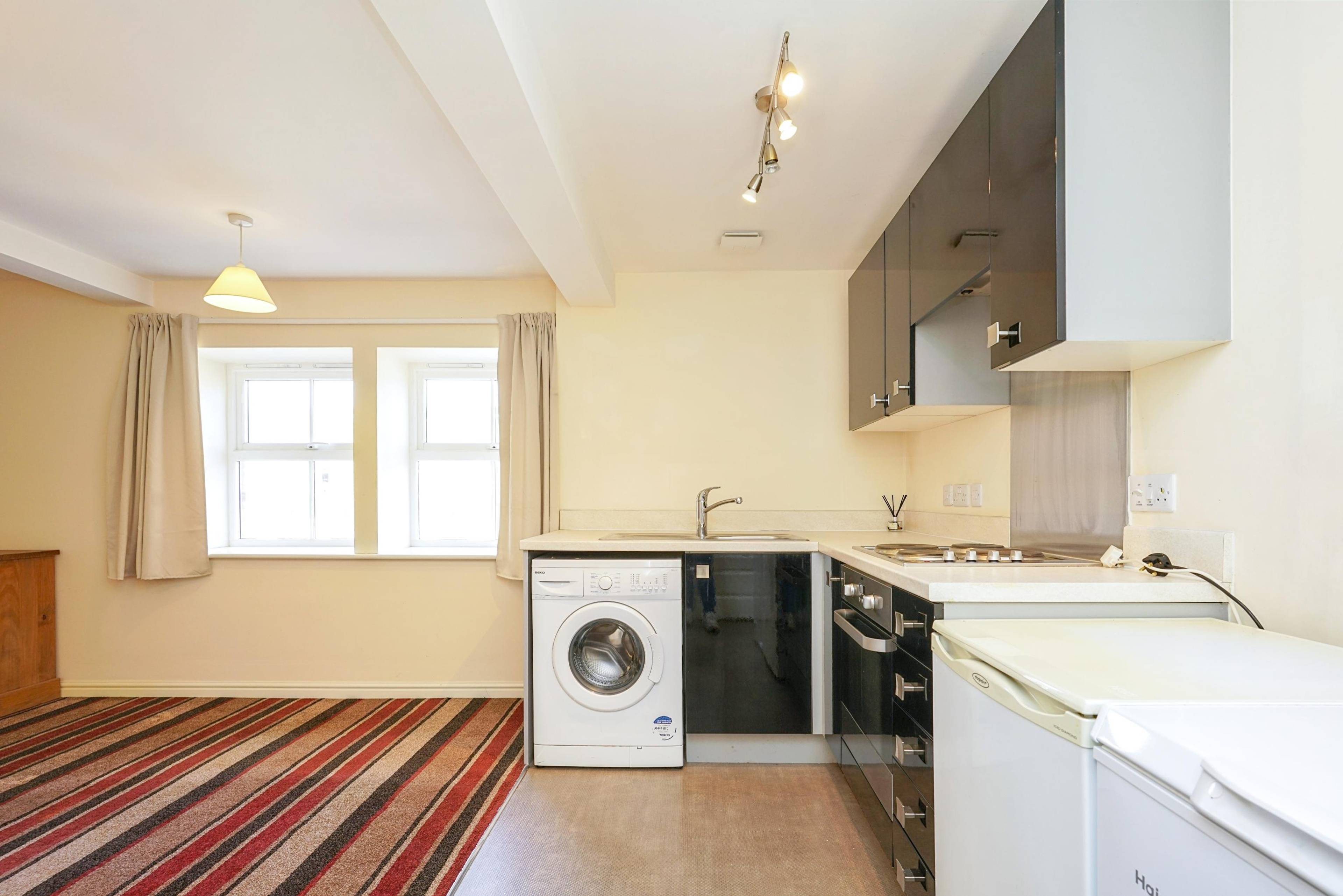 Lounge / Kitchen