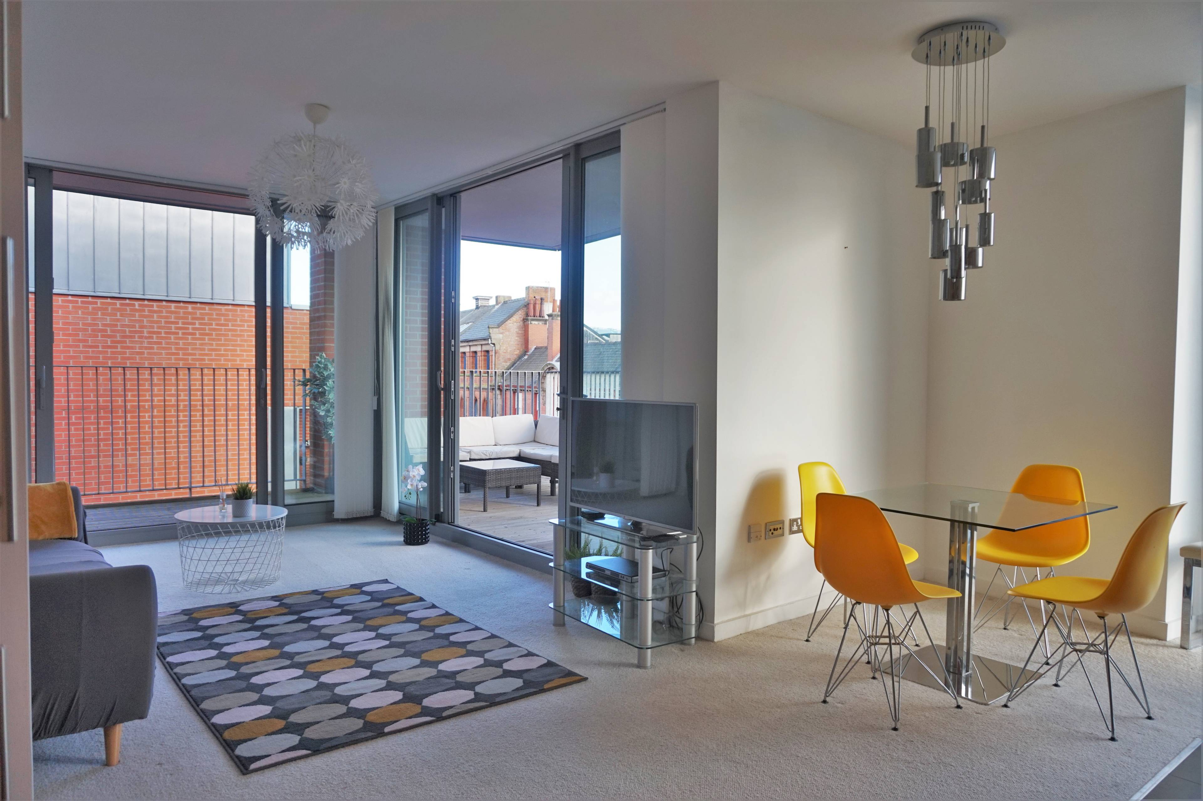 Lounge / Kitchen
