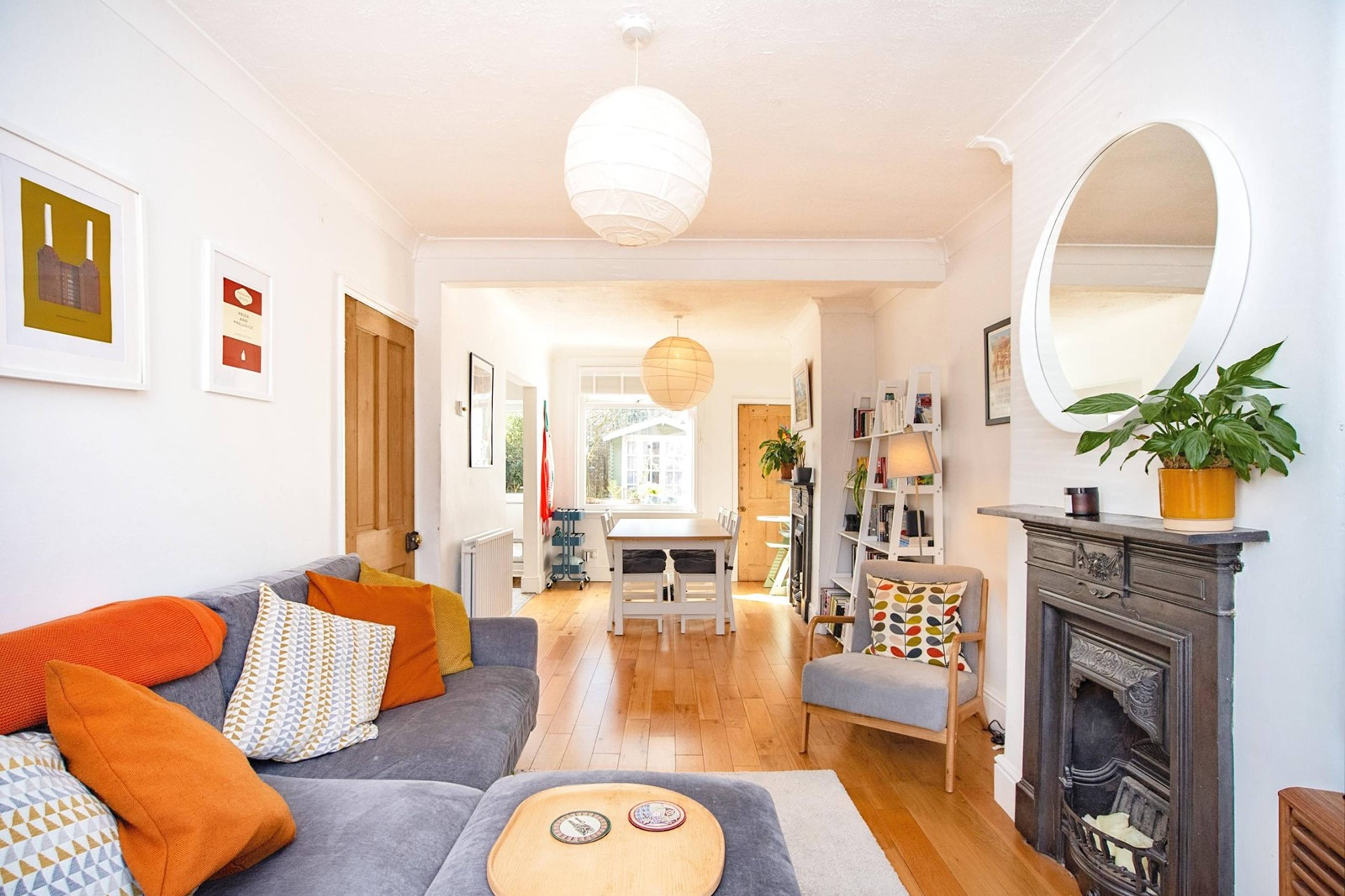 Lounge/Dining Room