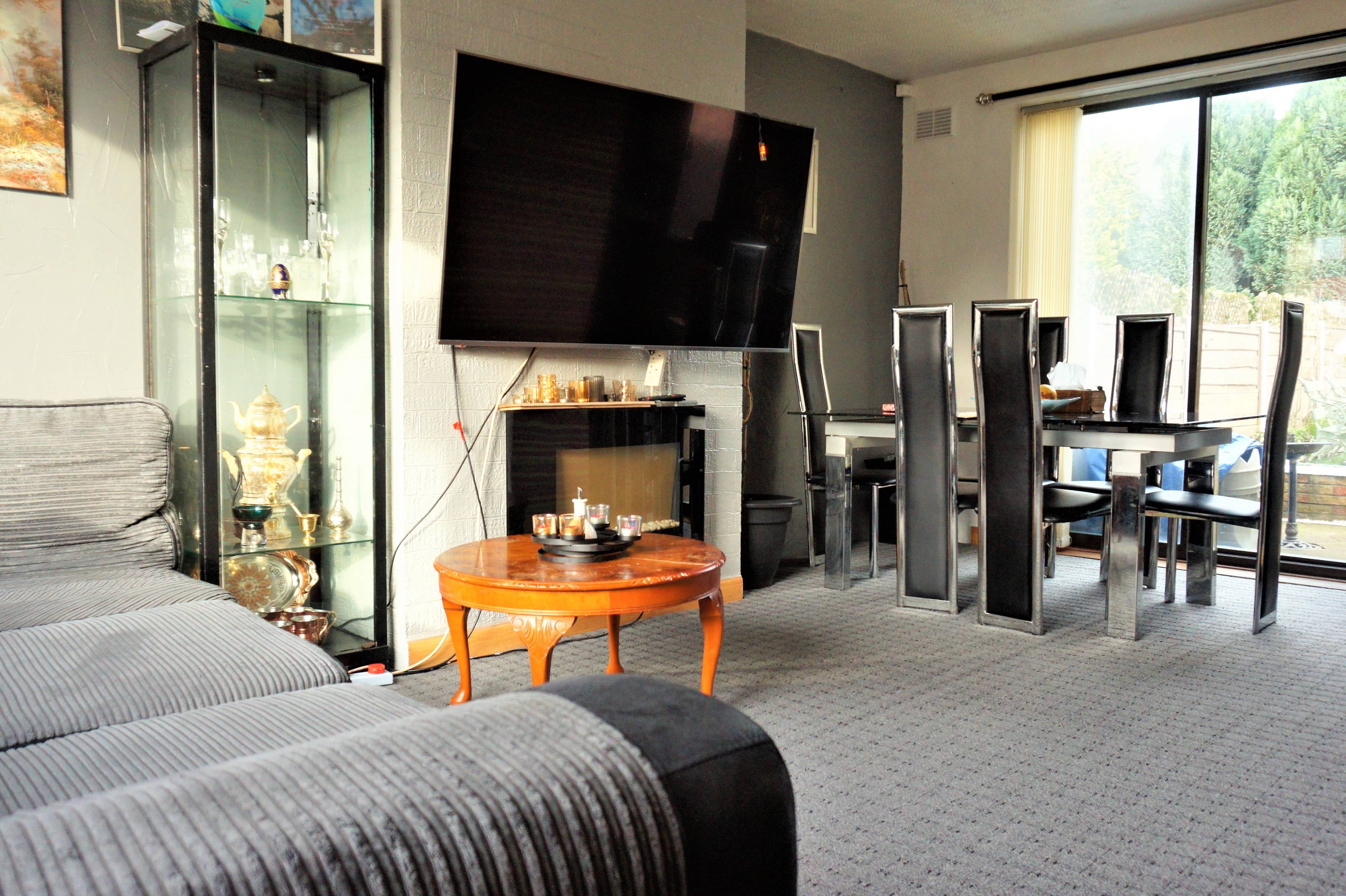 Lounge/Dining Room
