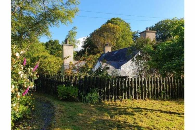 5 bedroom detached house