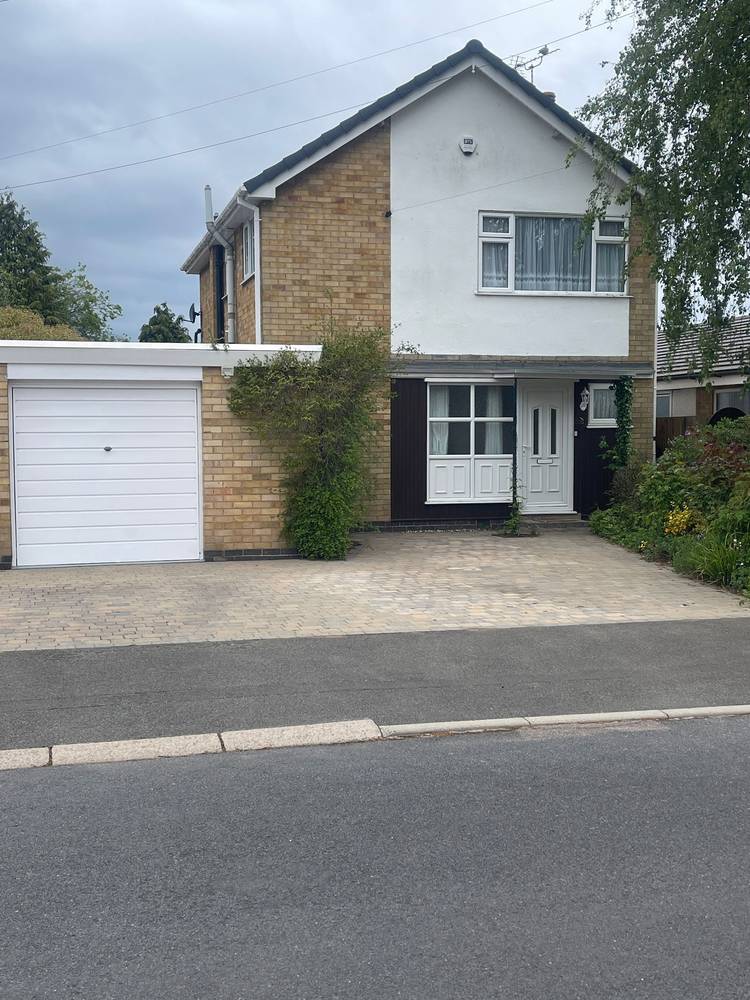 3 bedroom detached house