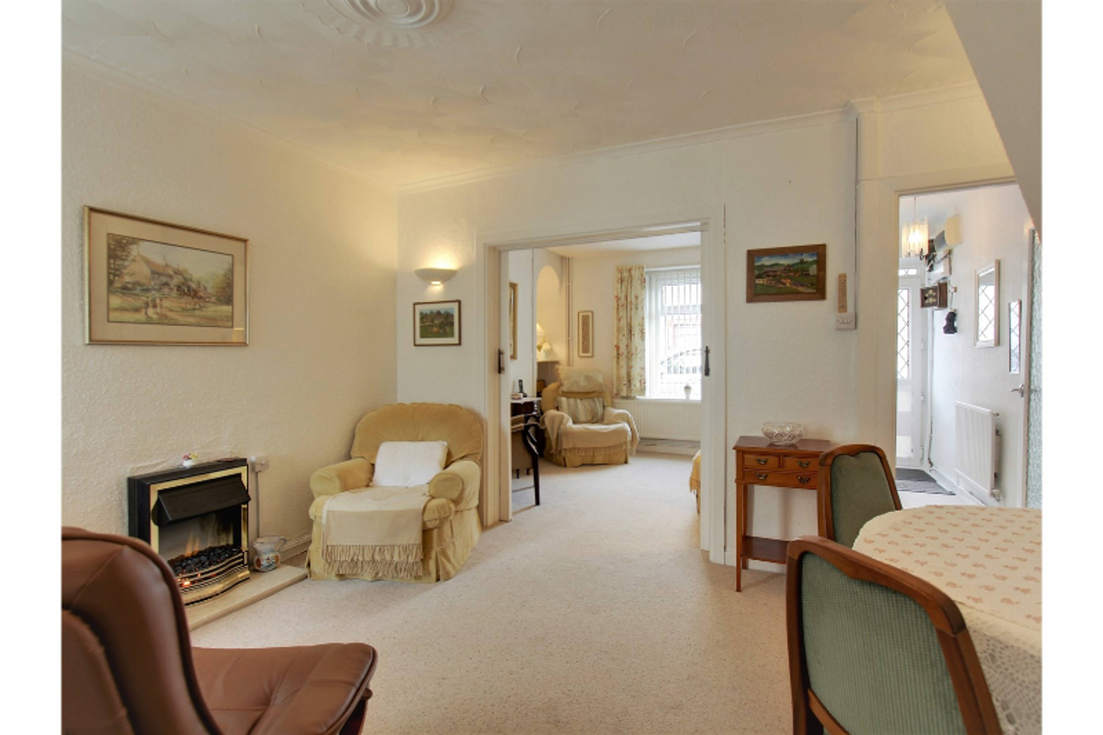 Lounge/Dining Room