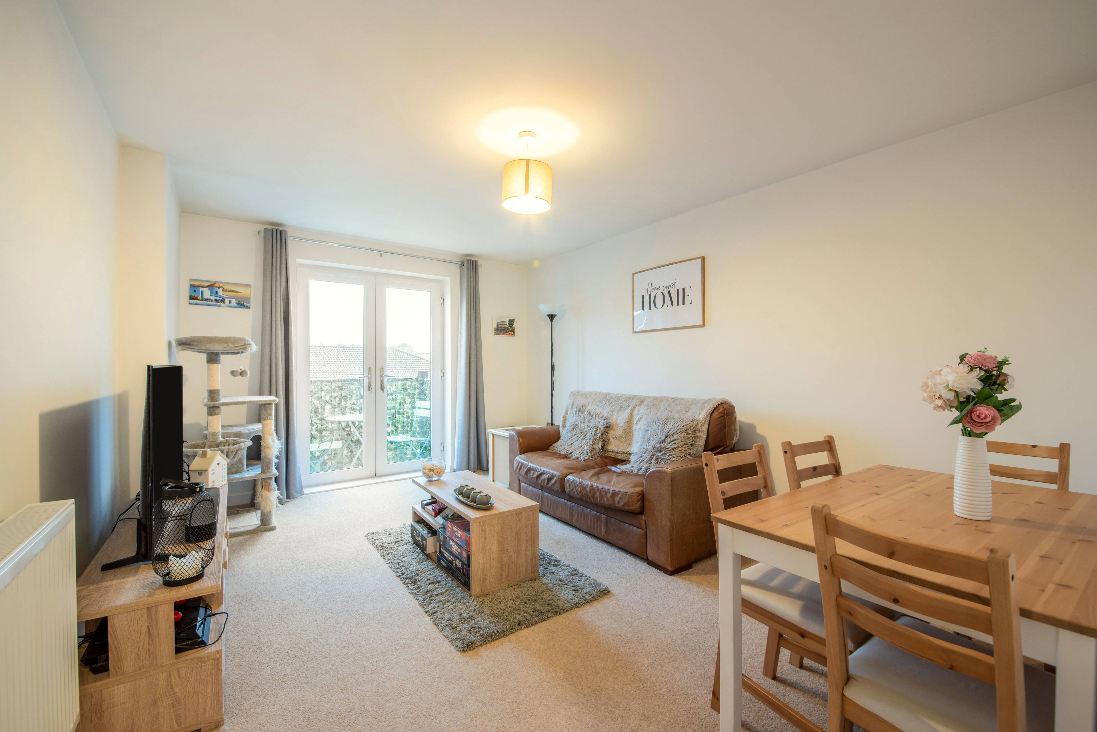 Lounge/Dining Room
