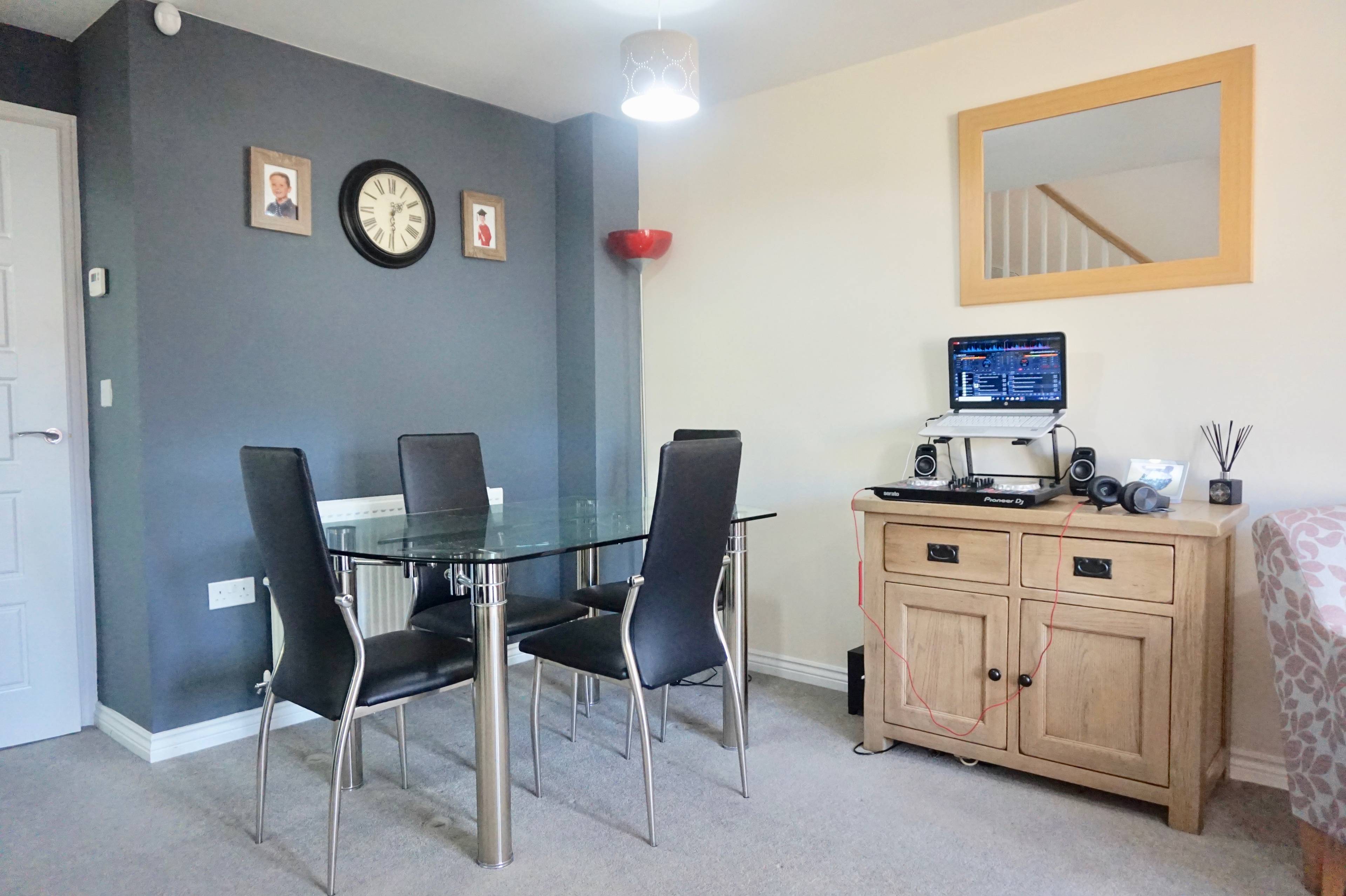 Lounge/Dining Room
