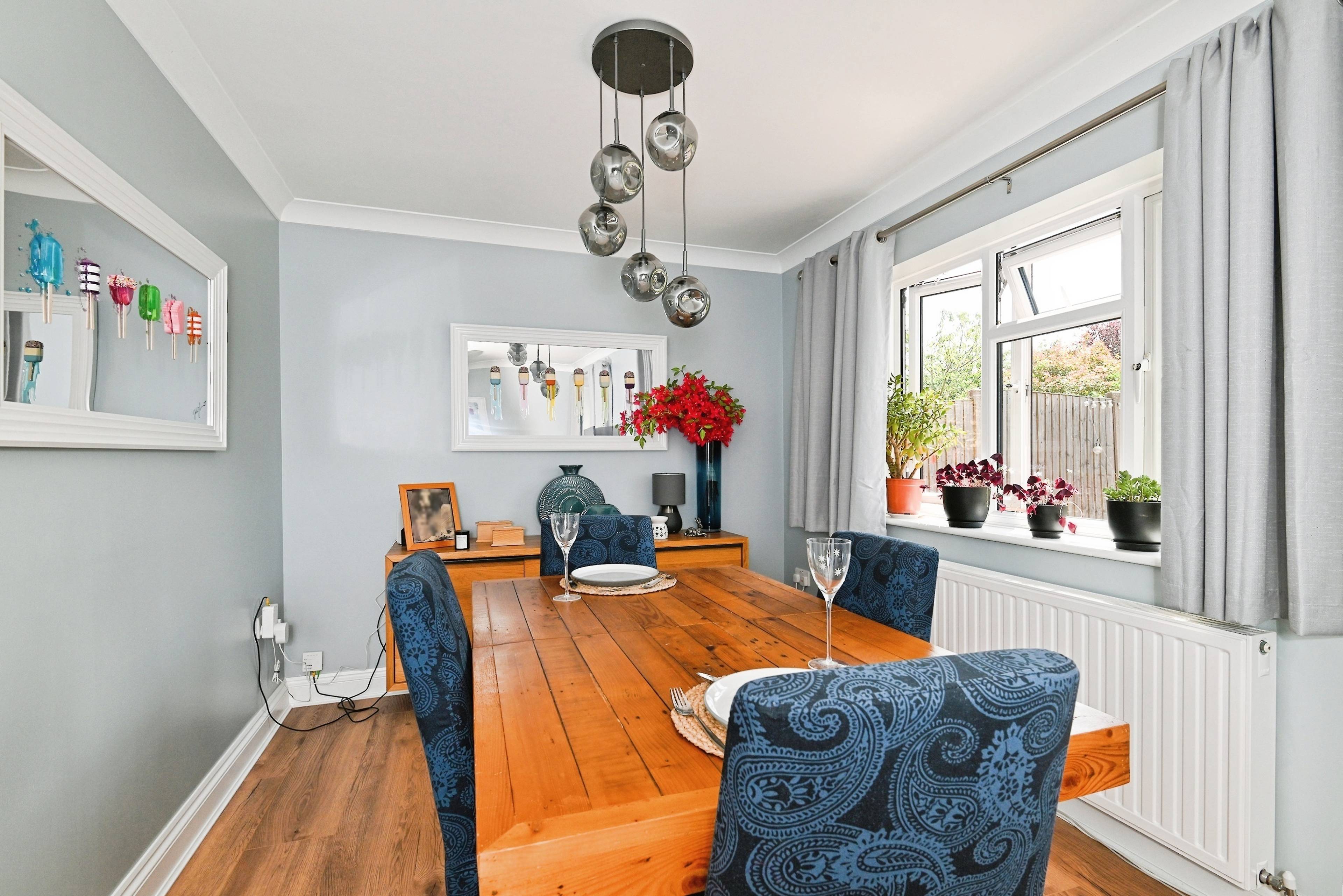 Lounge/Dining Room