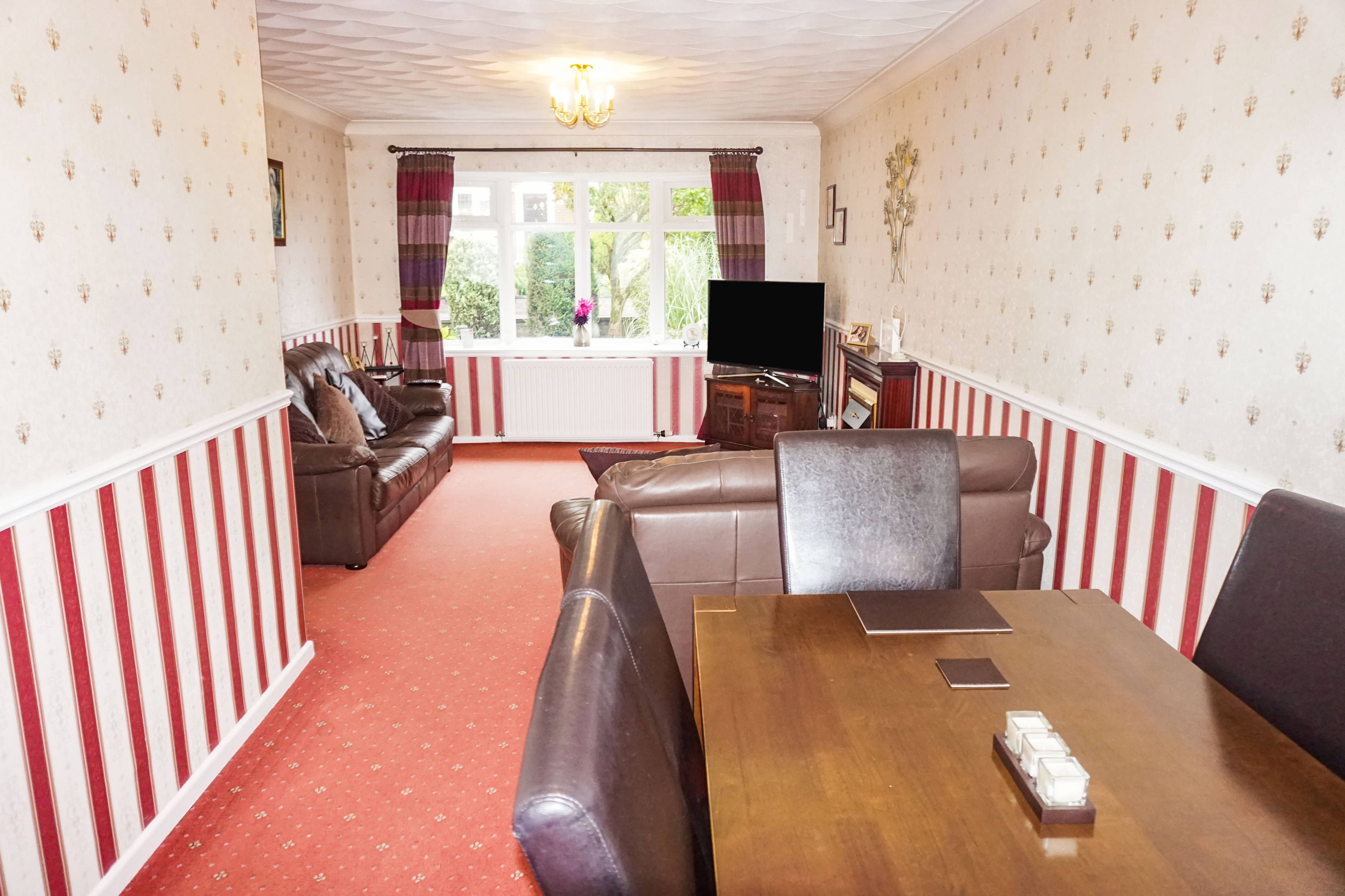 Lounge/Dining Room