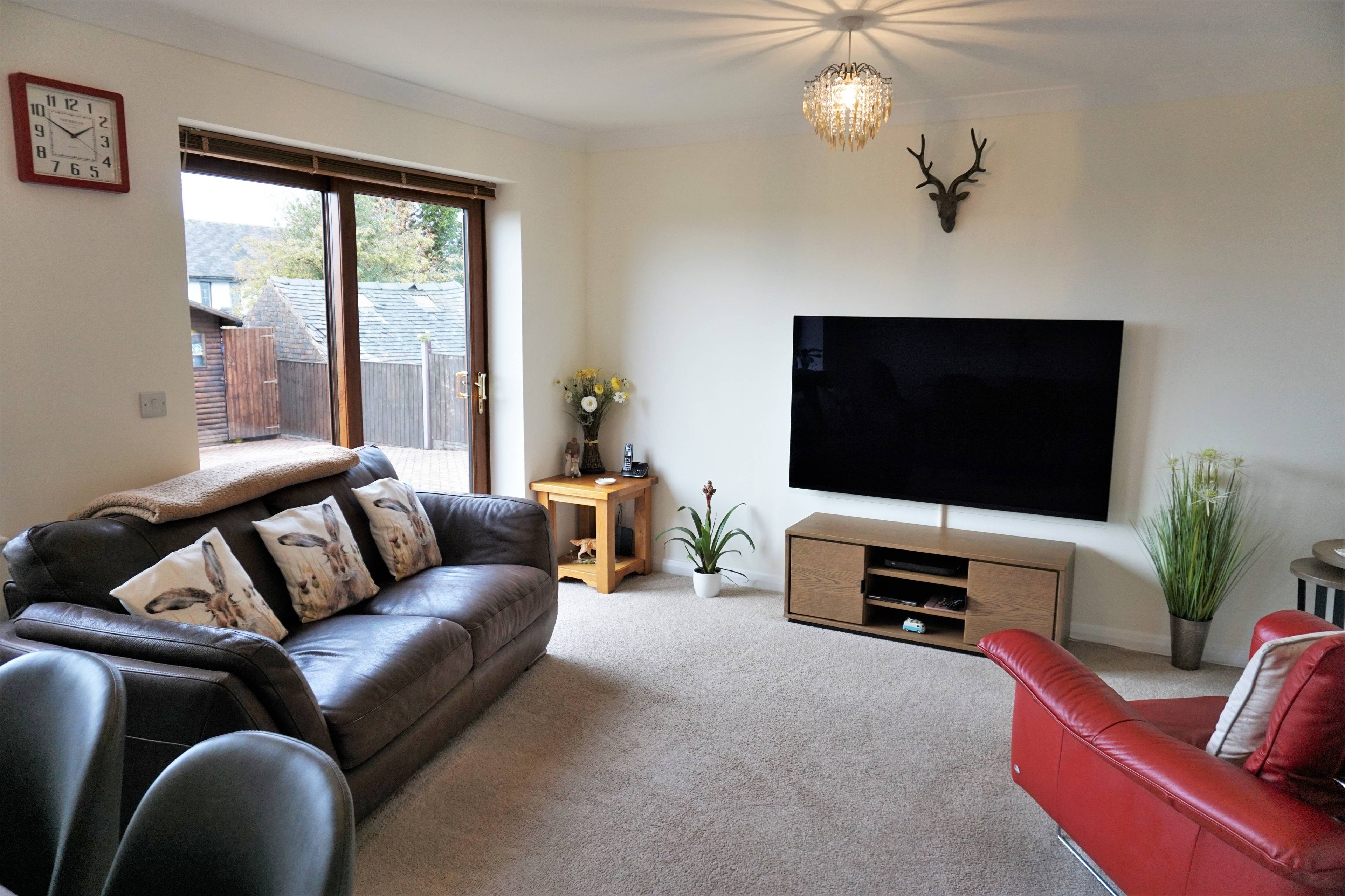 Lounge/Dining Room