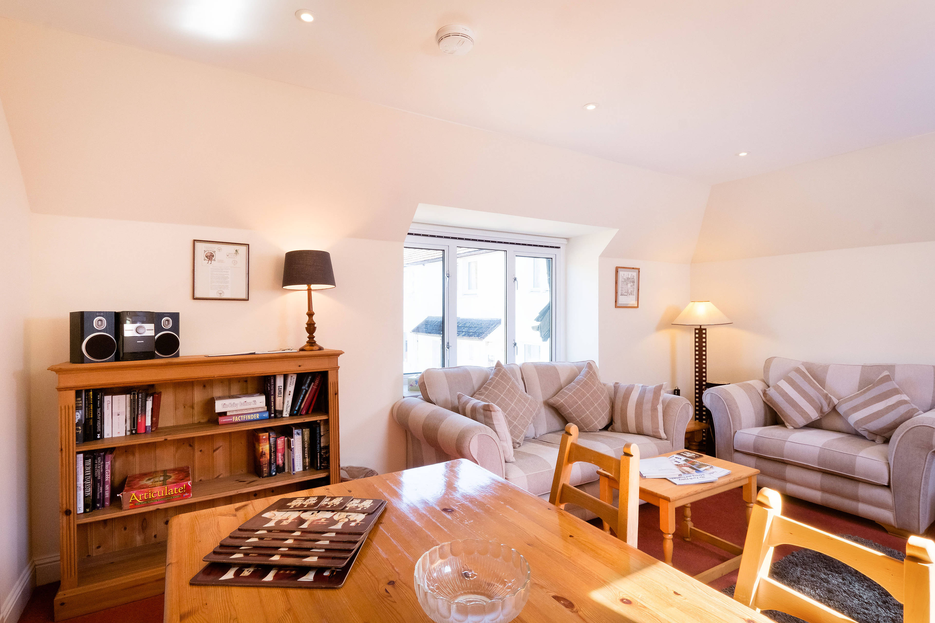 Lounge/Dining Room