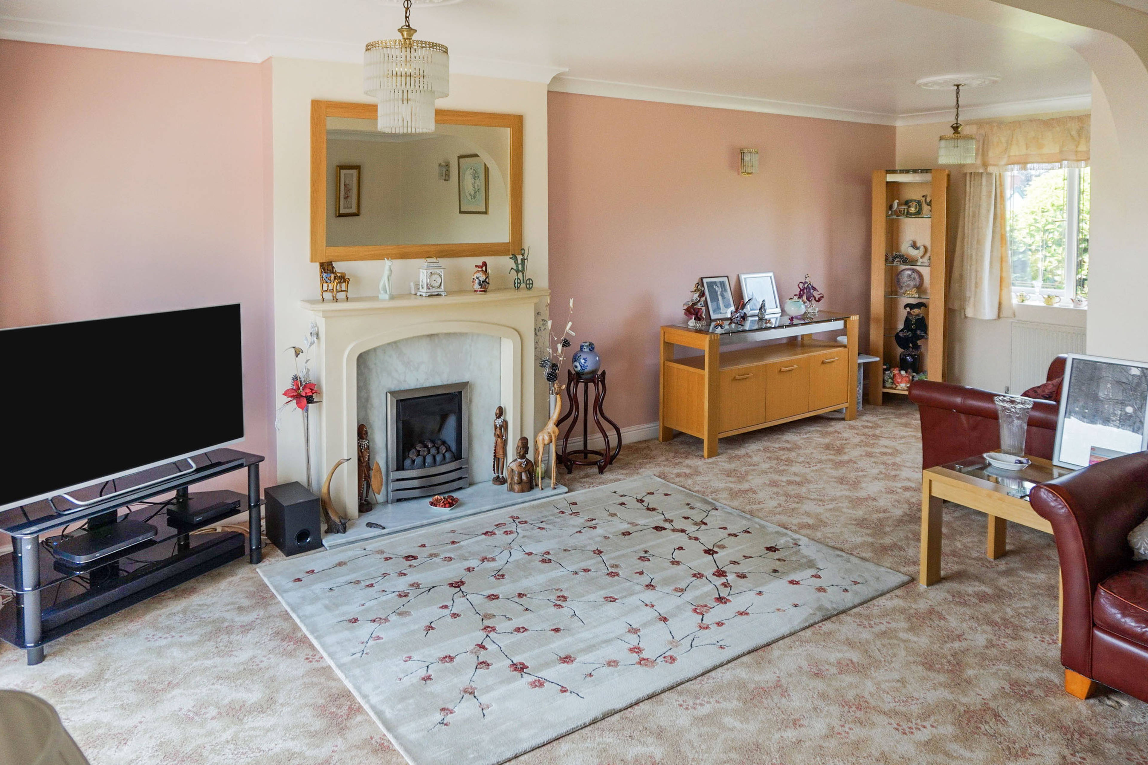 Lounge/Dining Room