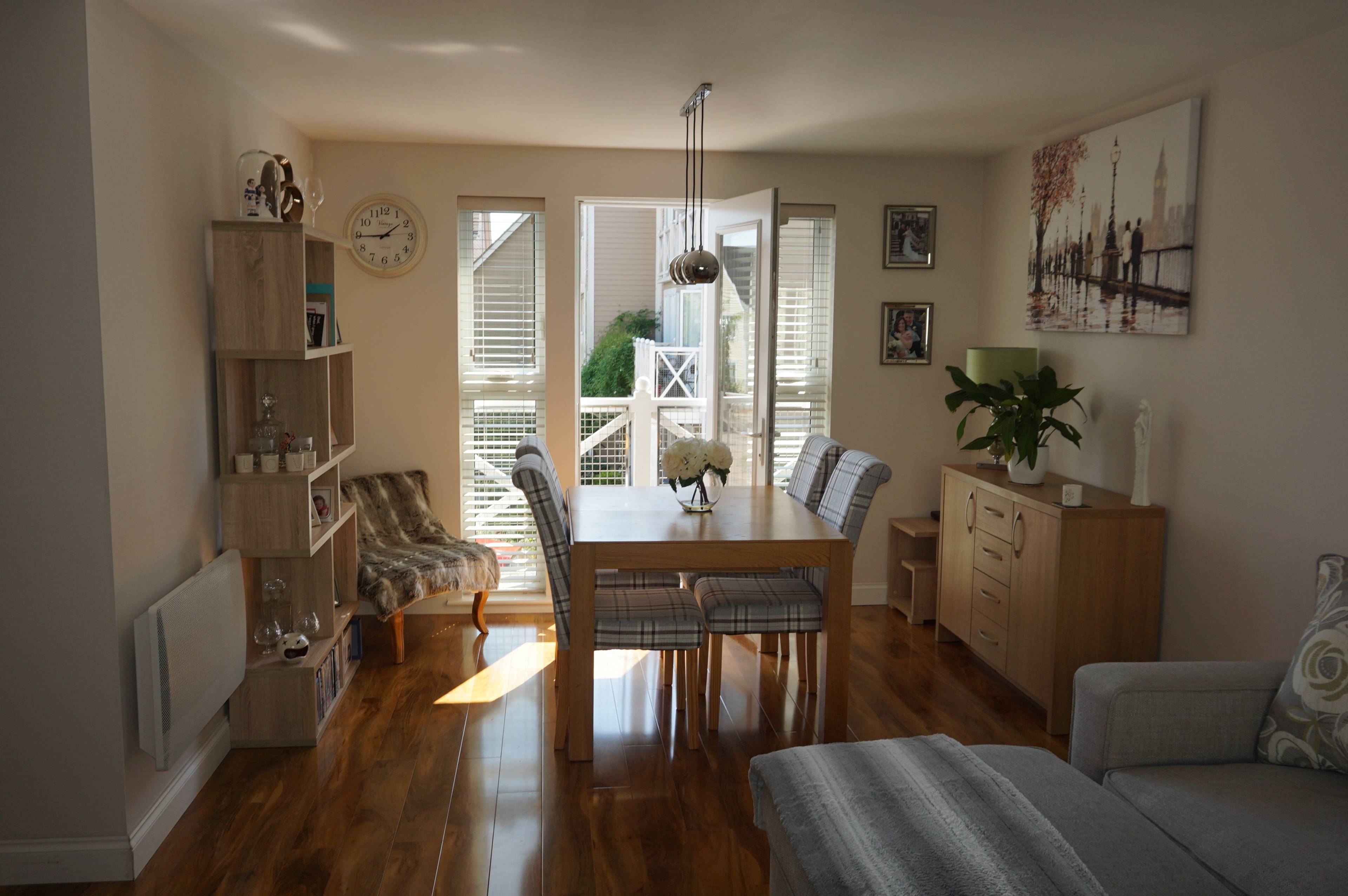 Lounge/Dining Room