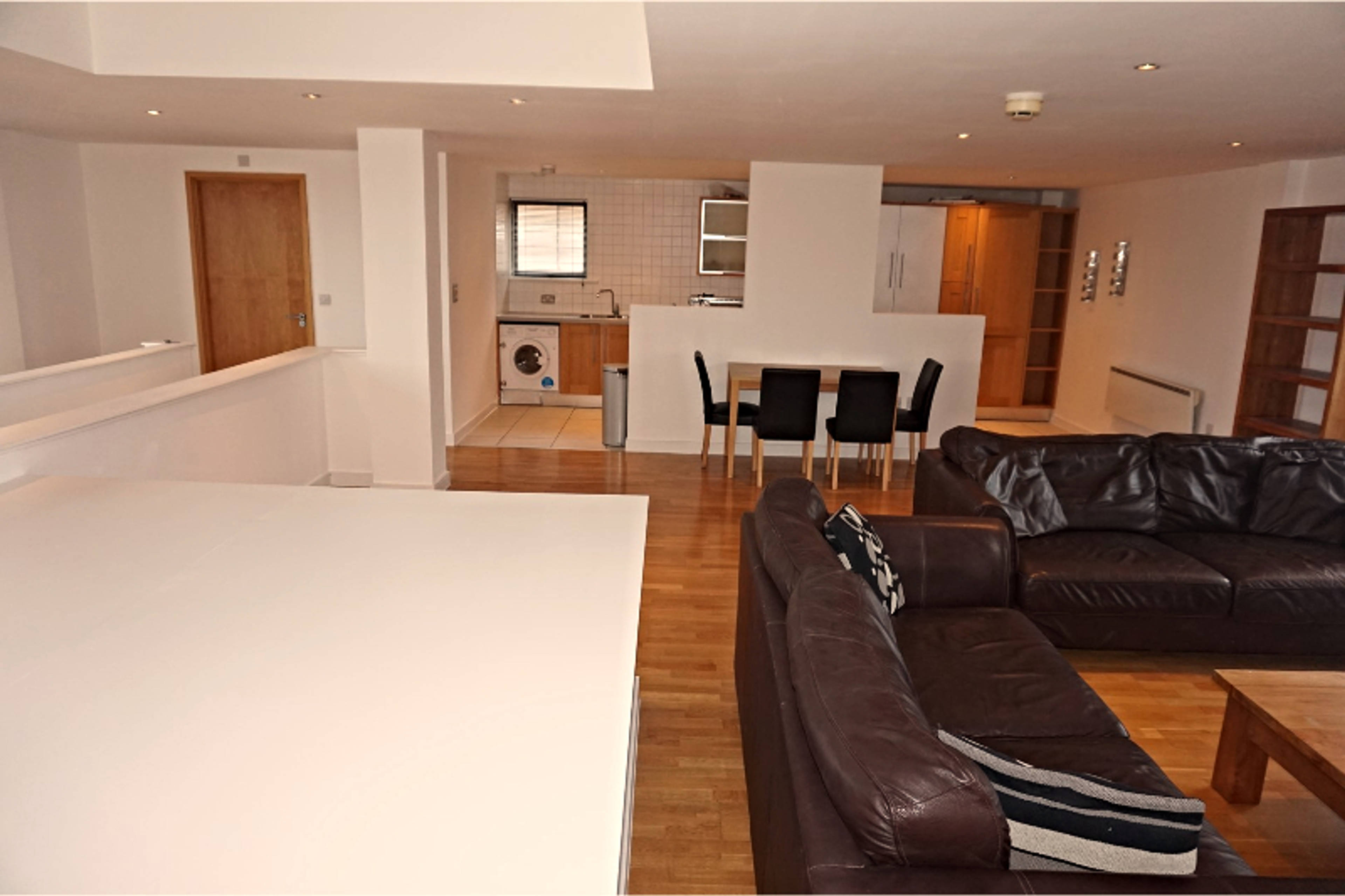 Lounge / Kitchen