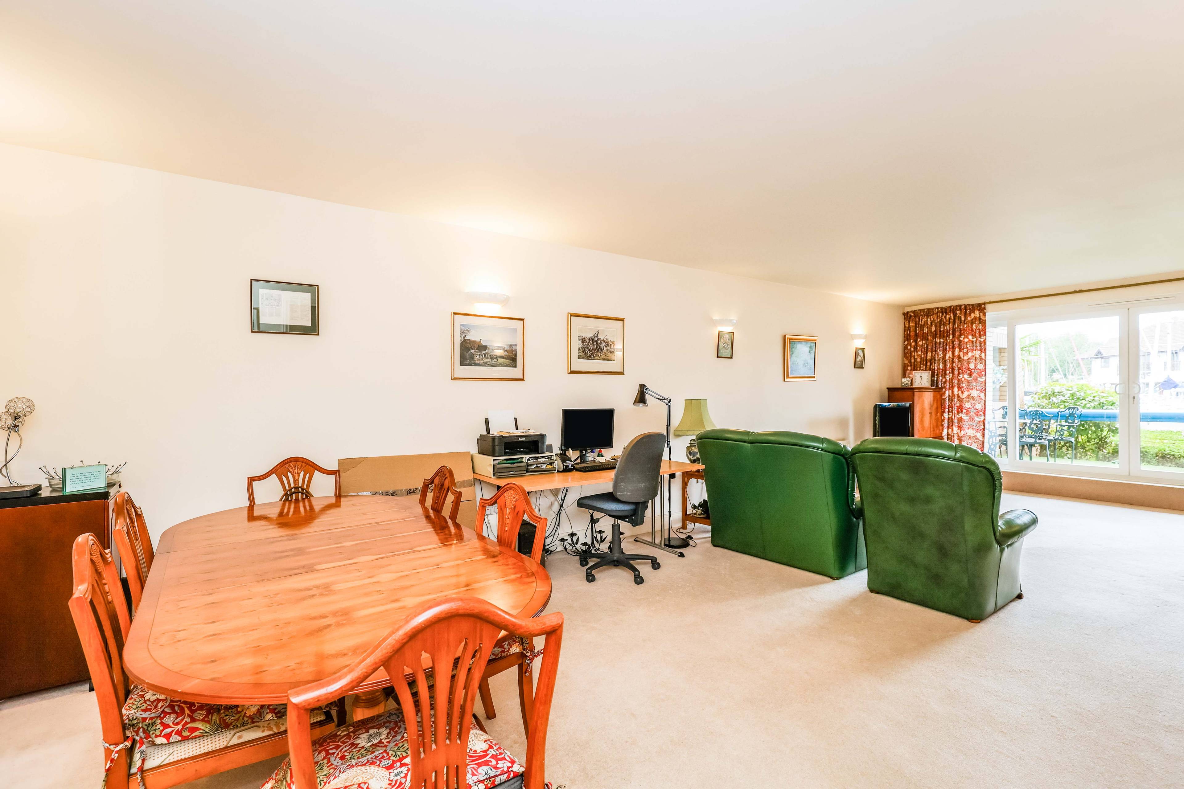 Lounge/Dining Room