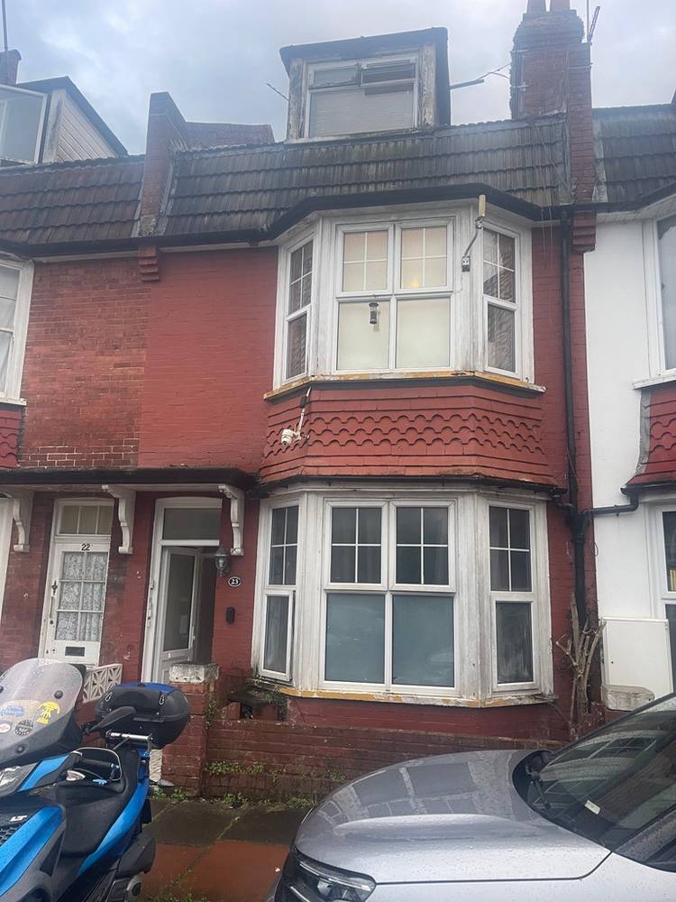 5 bedroom terraced house