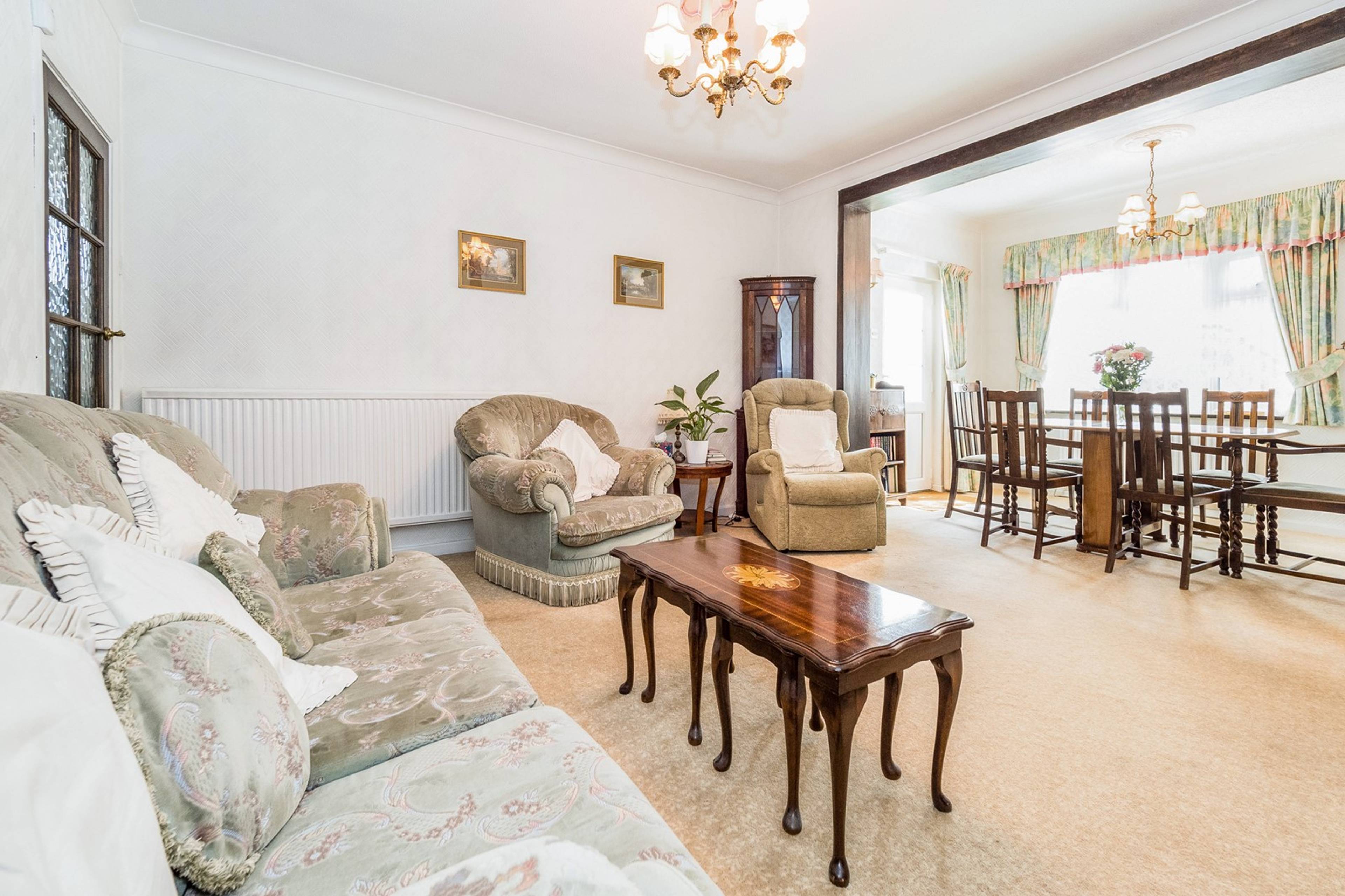 Lounge/Dining Room