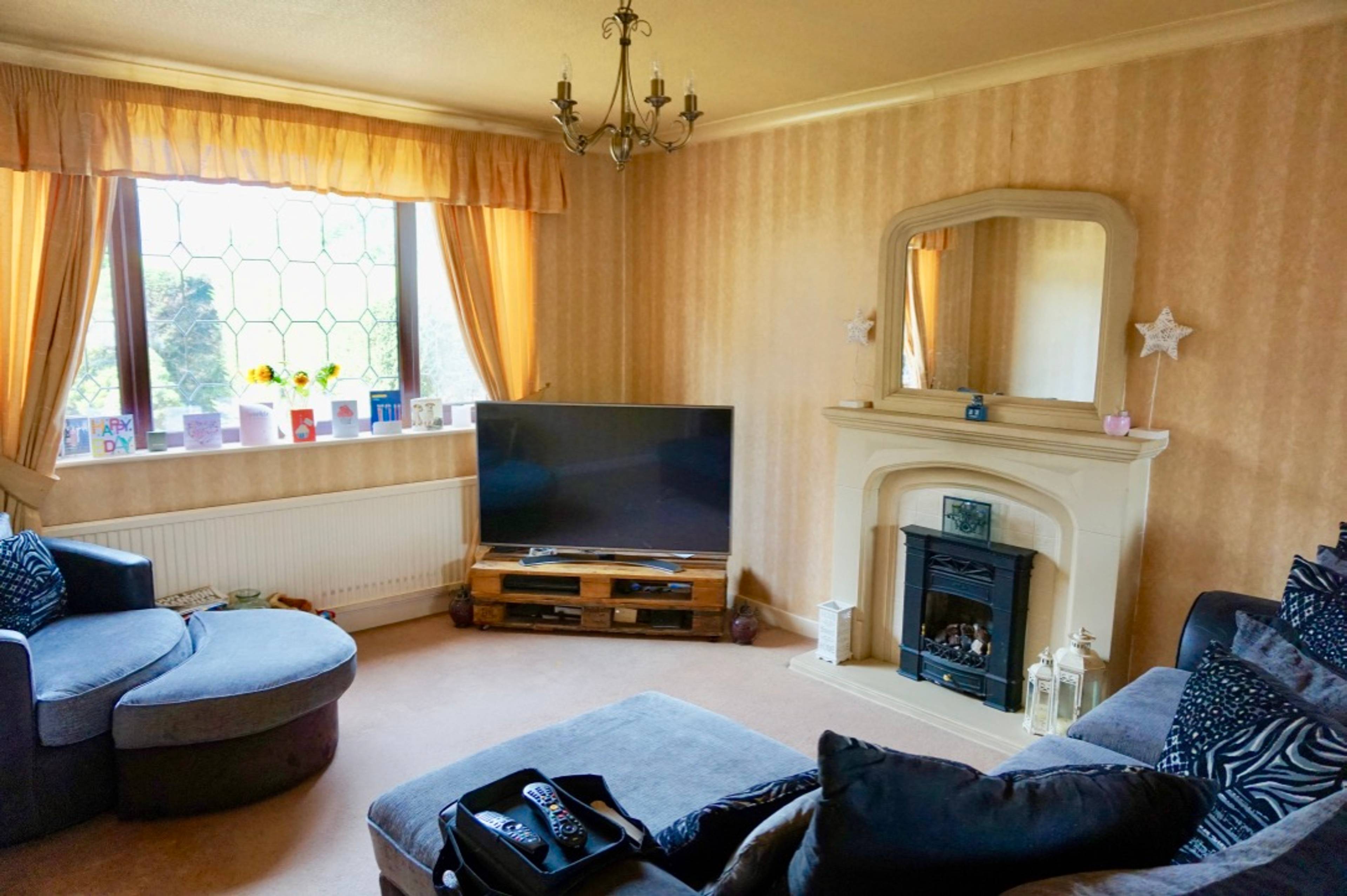Lounge/Dining Room