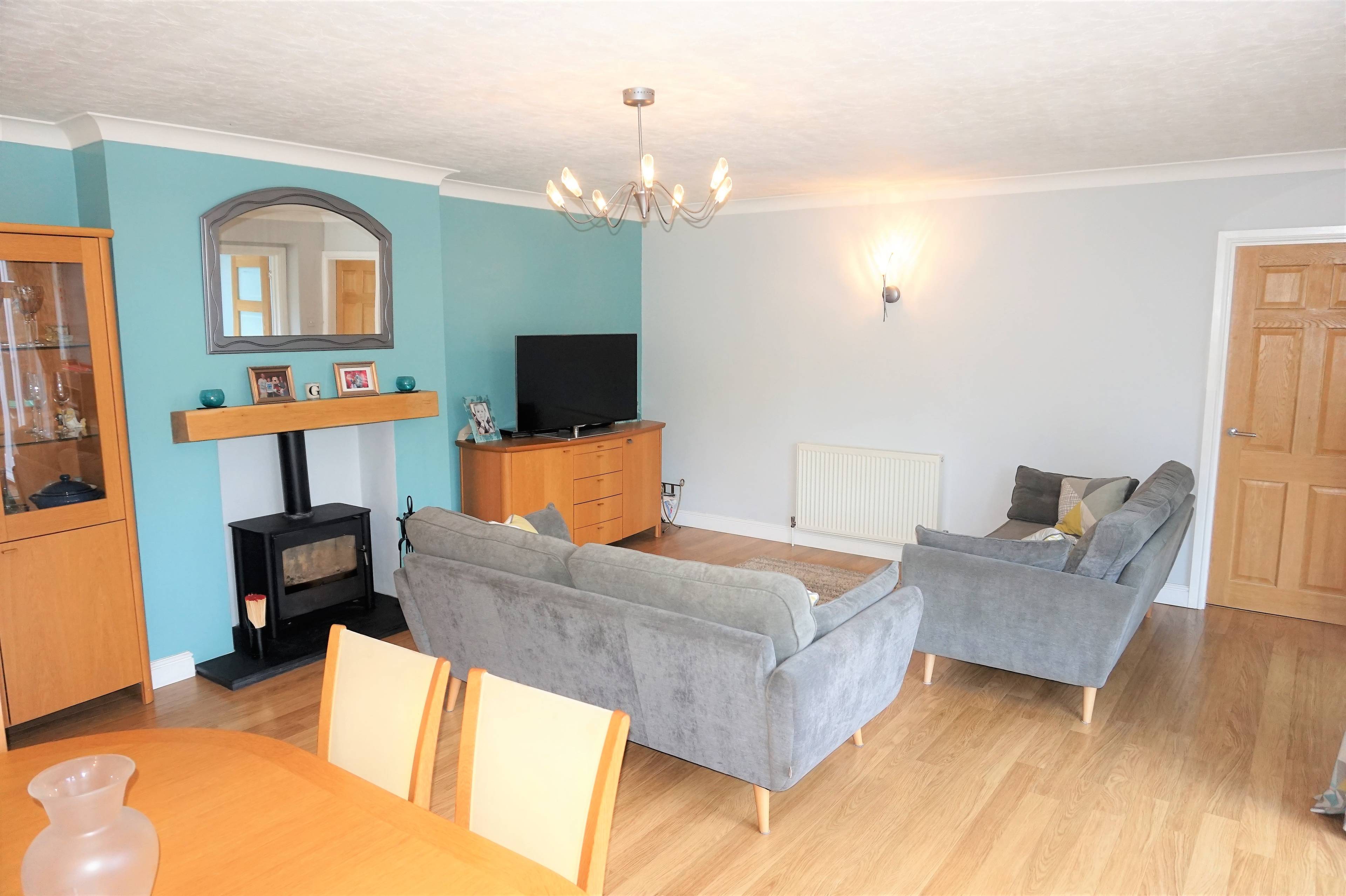 Lounge/Dining Room