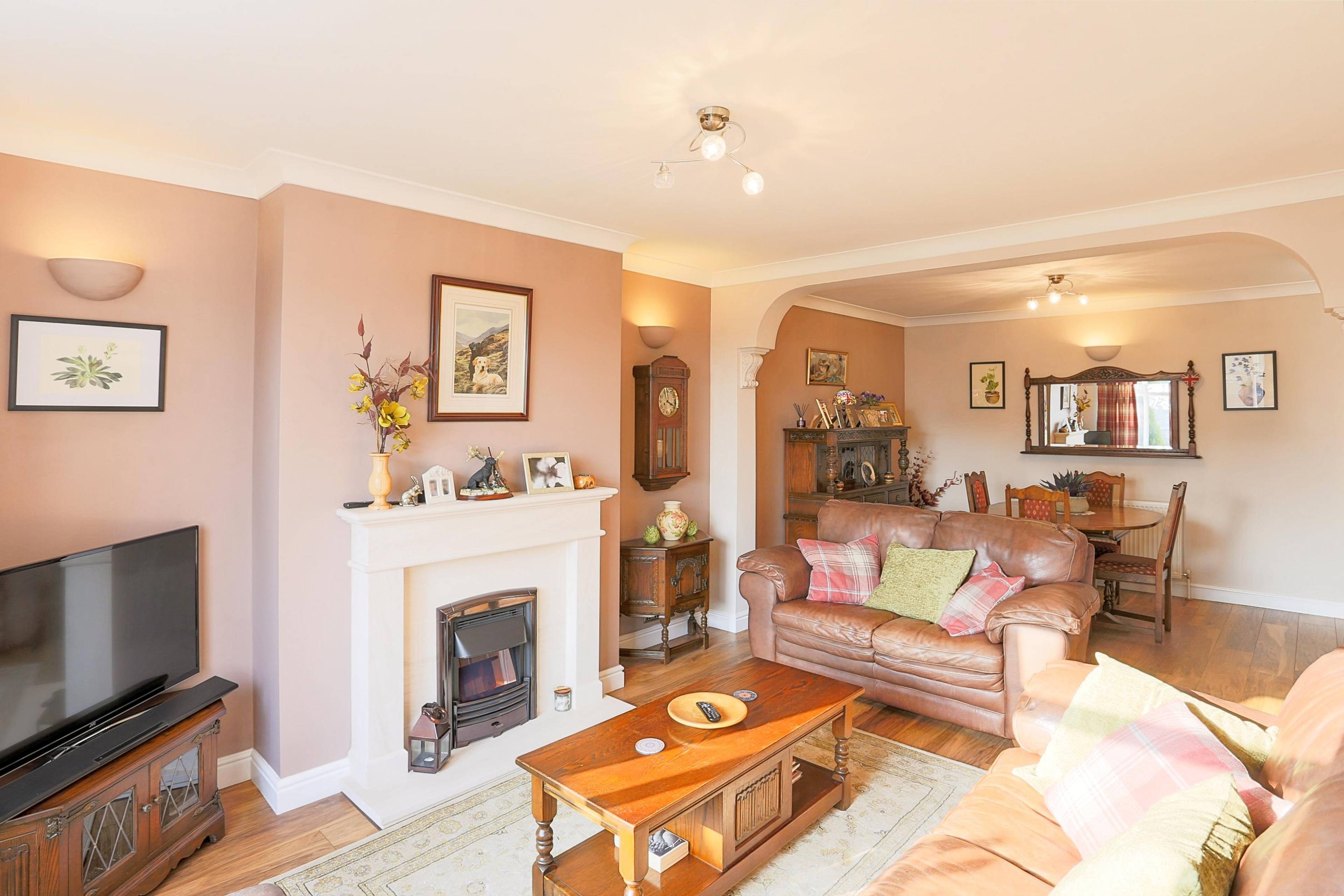 Lounge/Dining Room