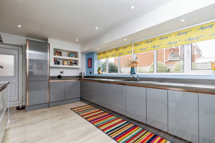 4 bedroom detached house